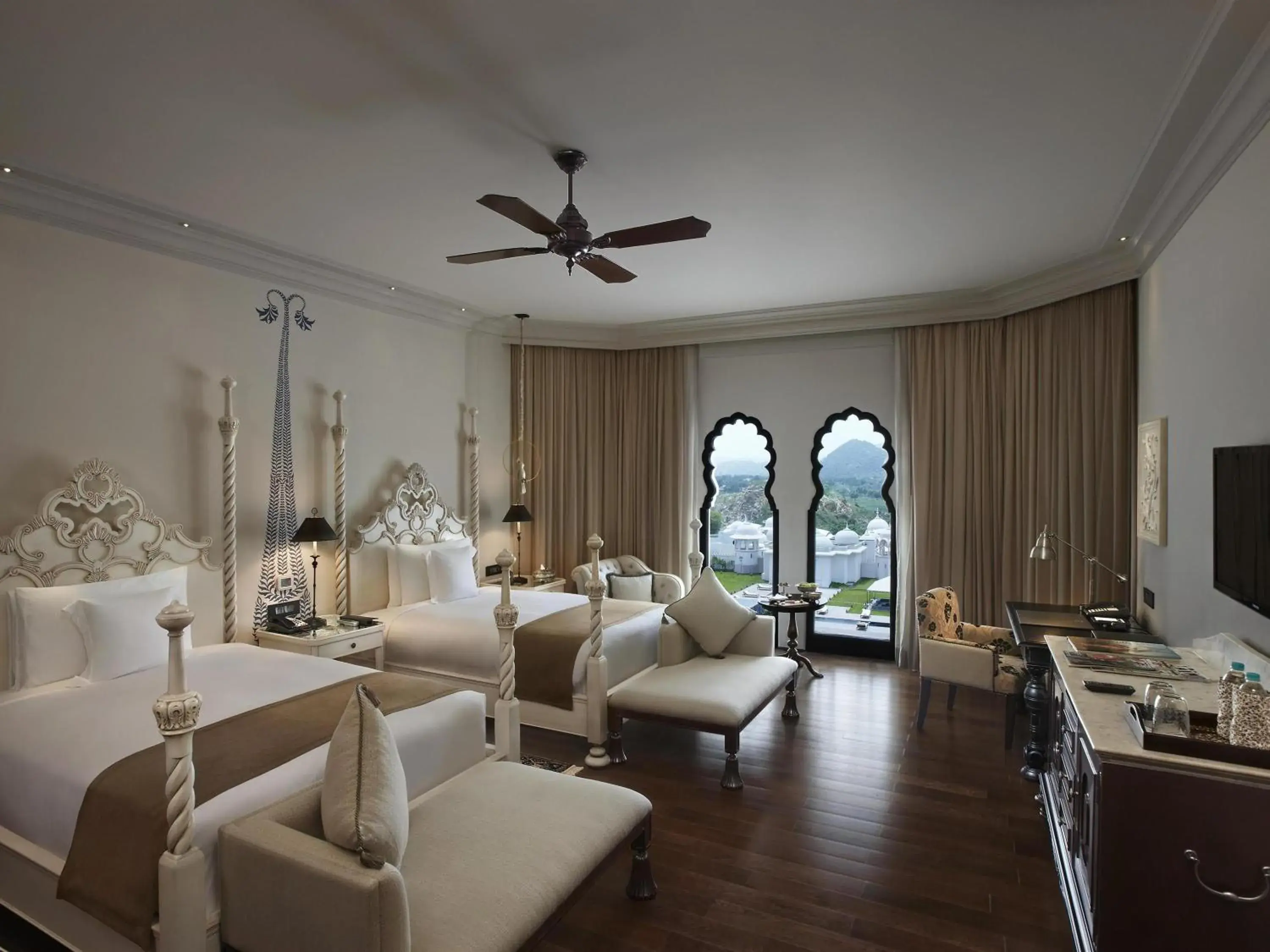 Bedroom in Fairmont Jaipur Bedroom in Fairmont Jaipur