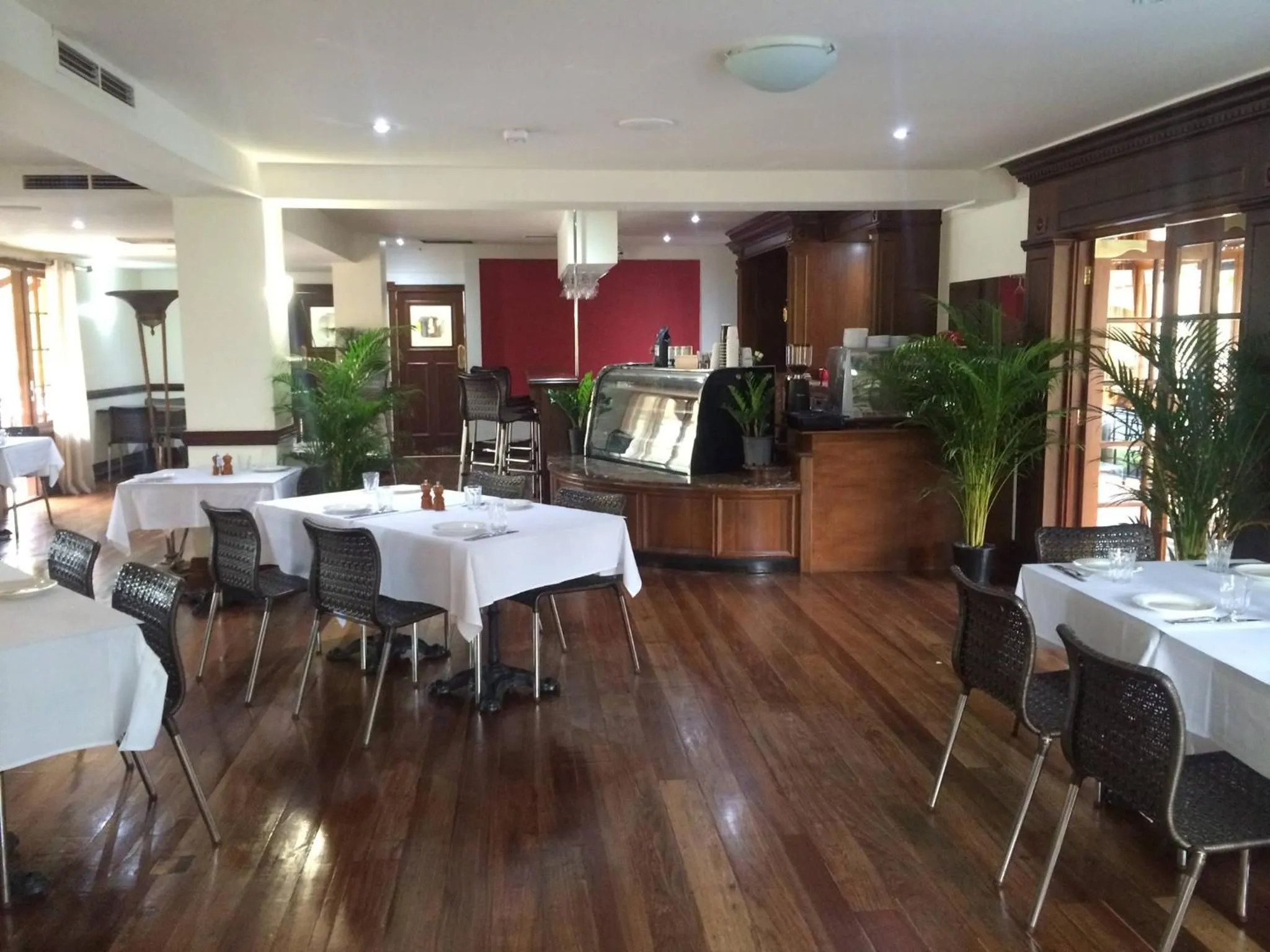 Restaurant/places to eat in The Lakes Resort Cairns