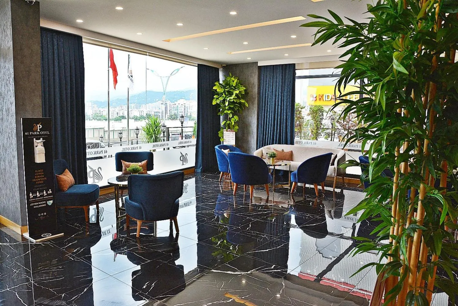 Lobby or reception in 61 Park Hotel