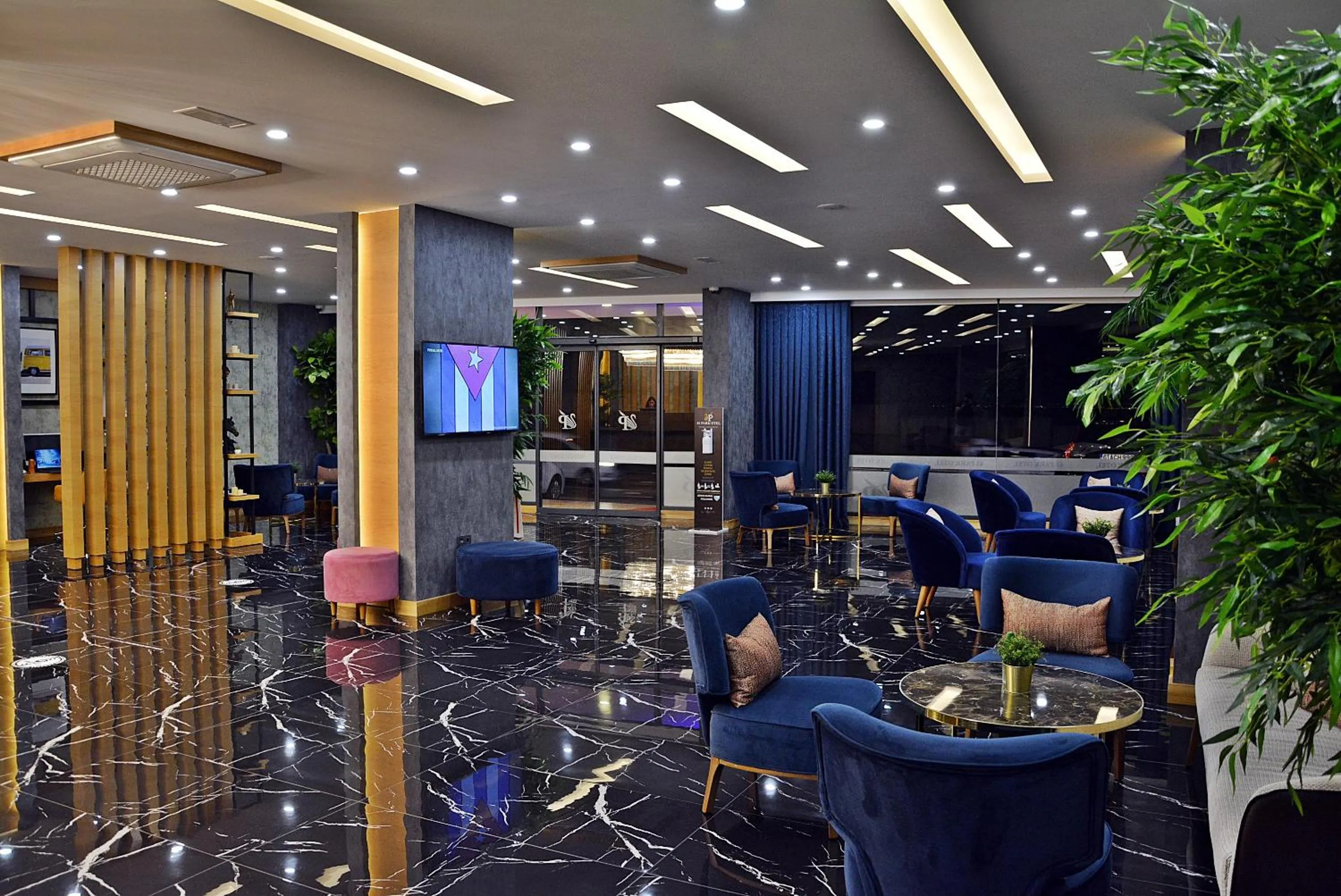 Lobby or reception in 61 Park Hotel