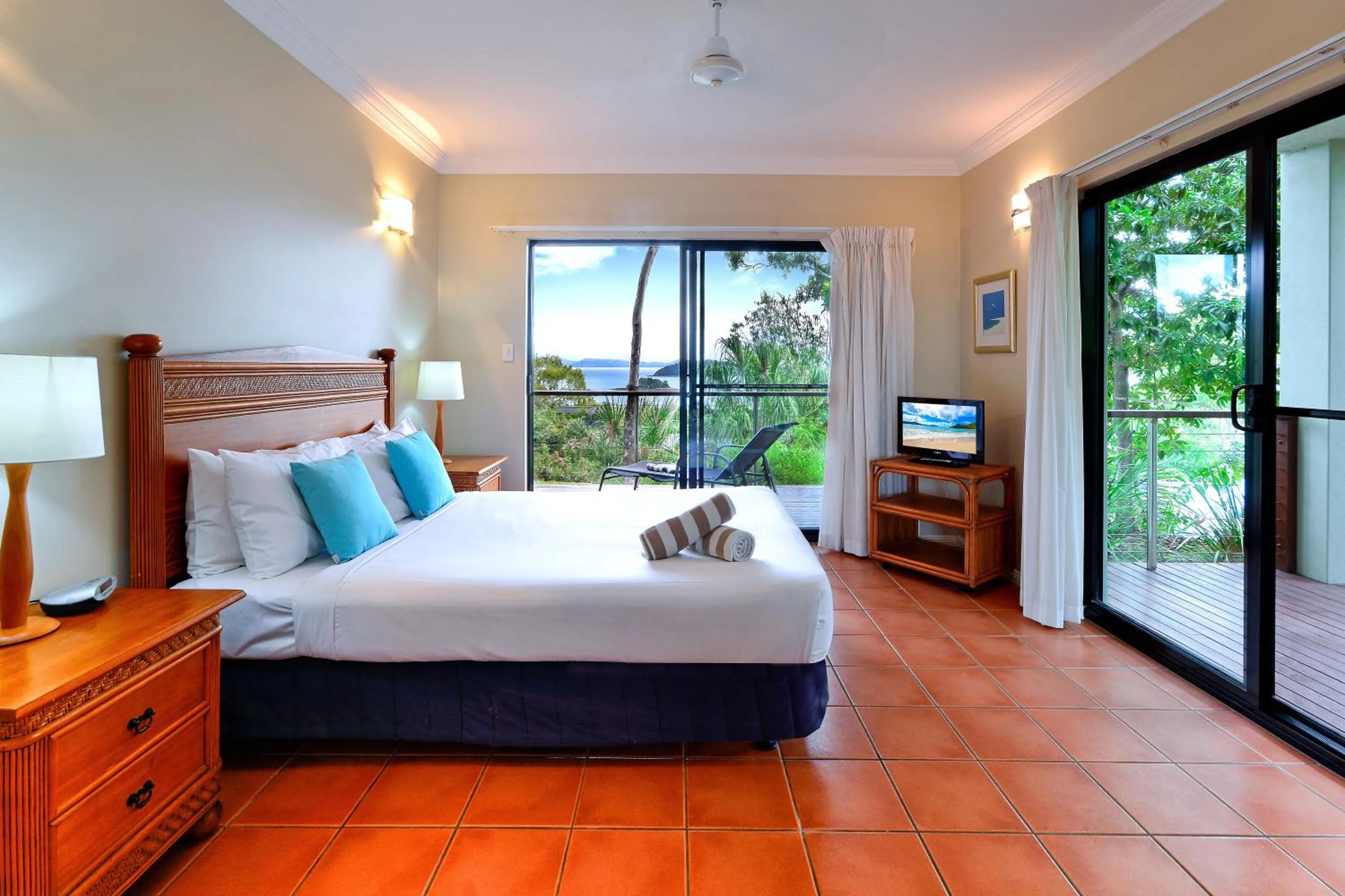 Bedroom, Bed in Hamilton Island Holiday Homes