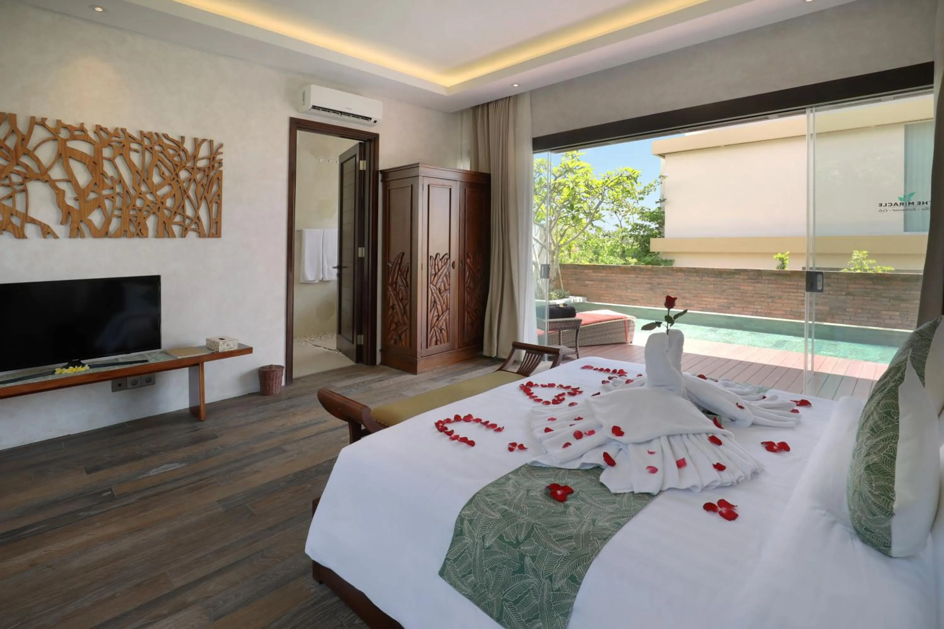 Bedroom, Bed in The Miracle Villa Nusa Dua