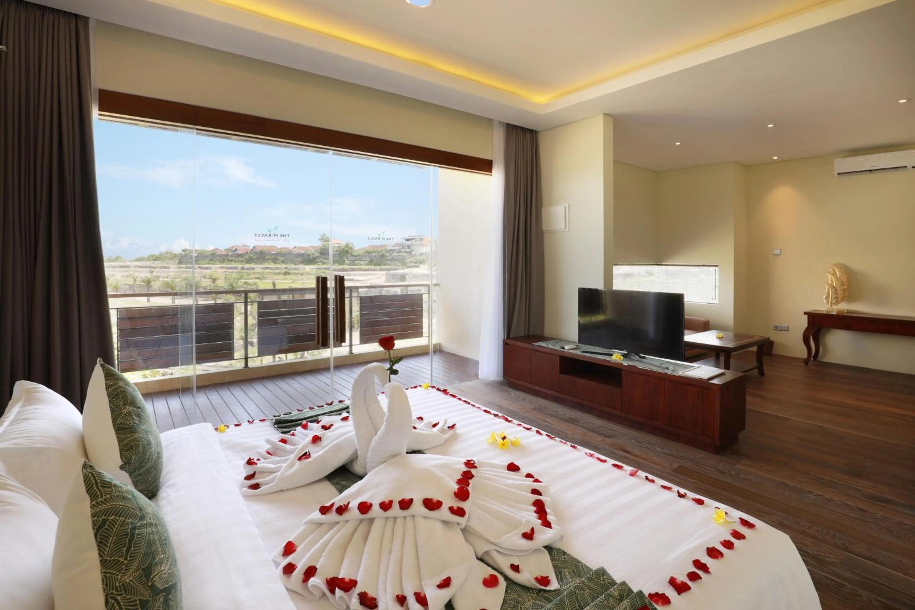 Bedroom, Bed in The Miracle Villa Nusa Dua