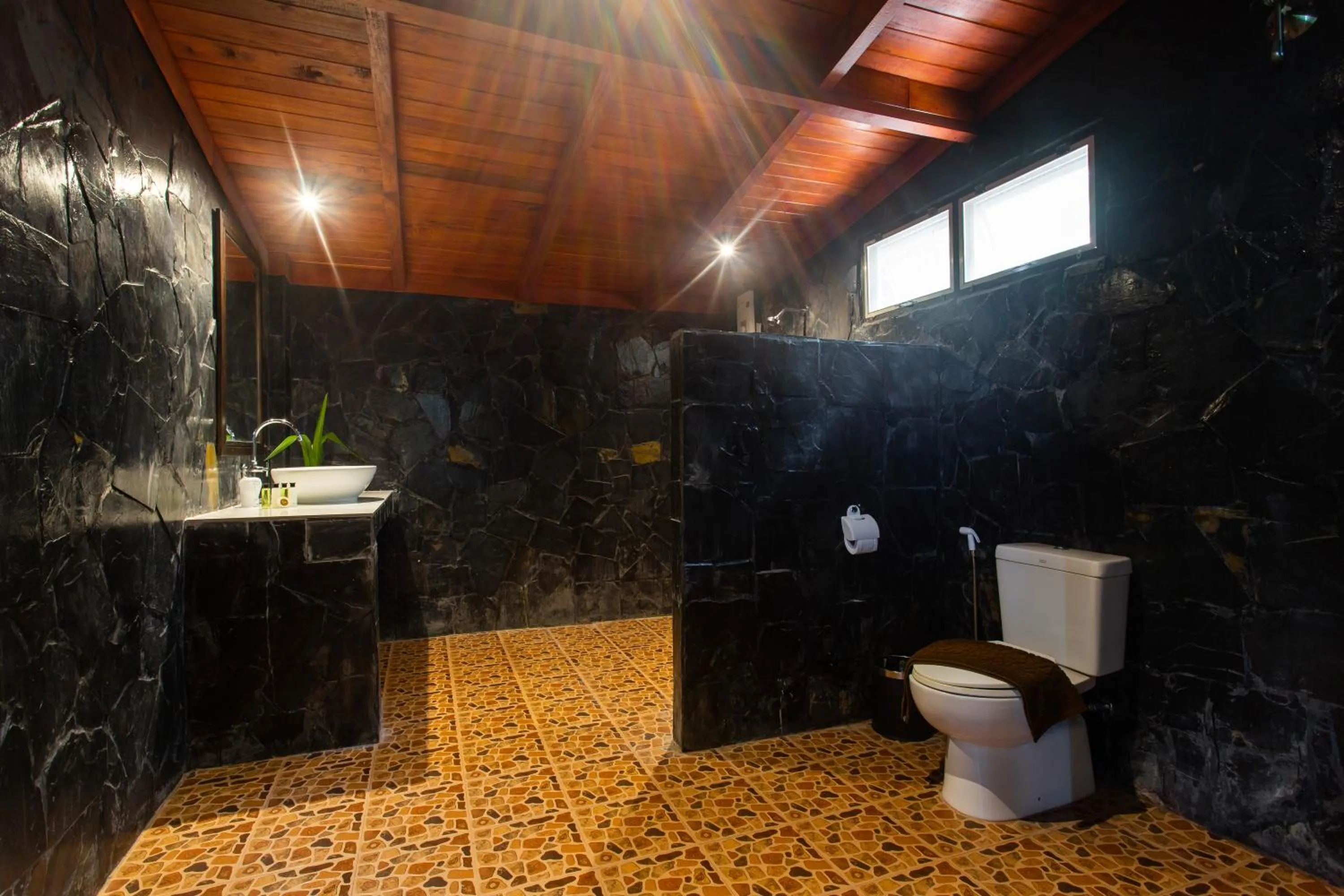 Bathroom in Koh Tao Relax Freedom Beach Resort