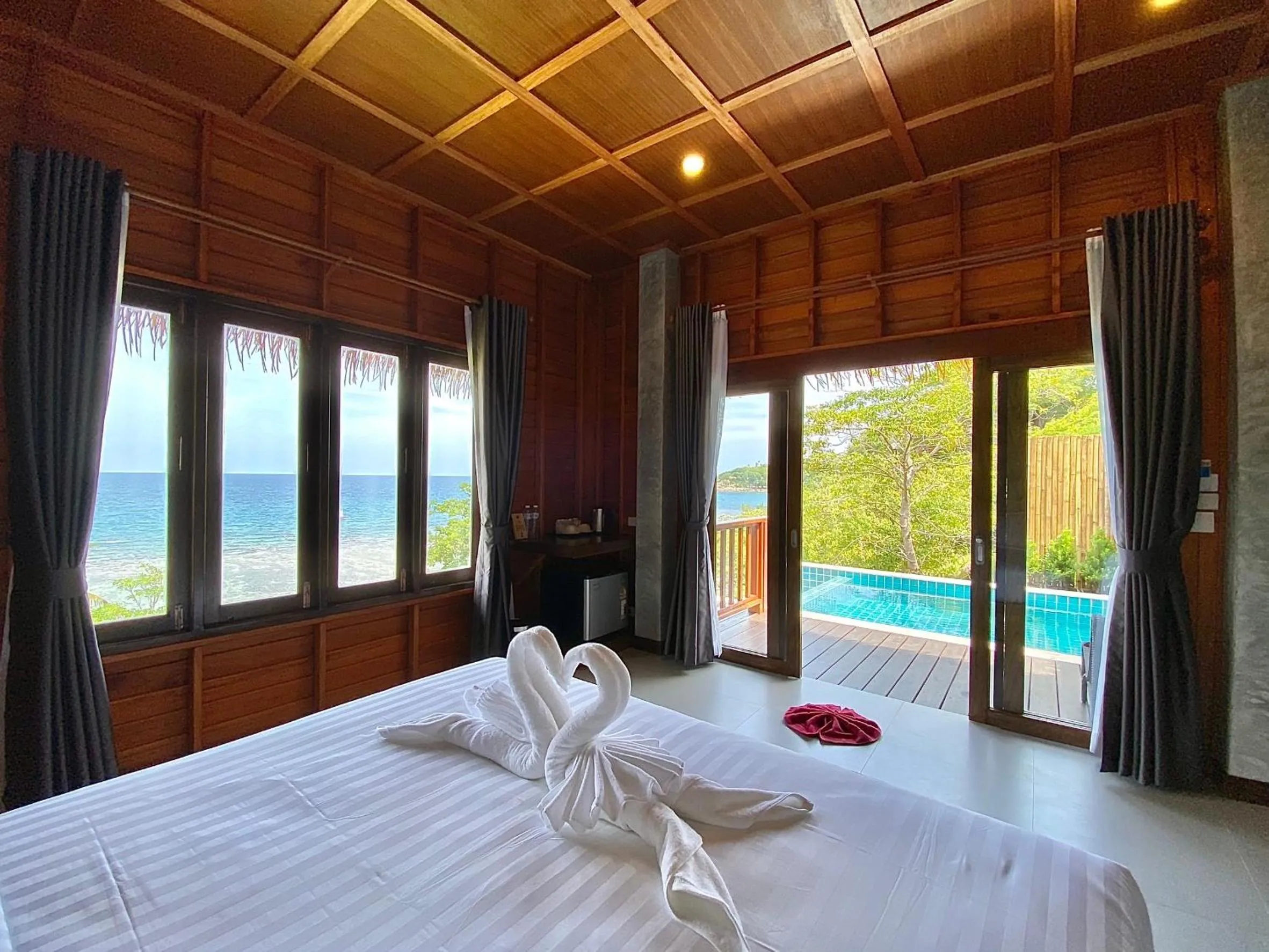 Bed in Koh Tao Relax Freedom Beach Resort
