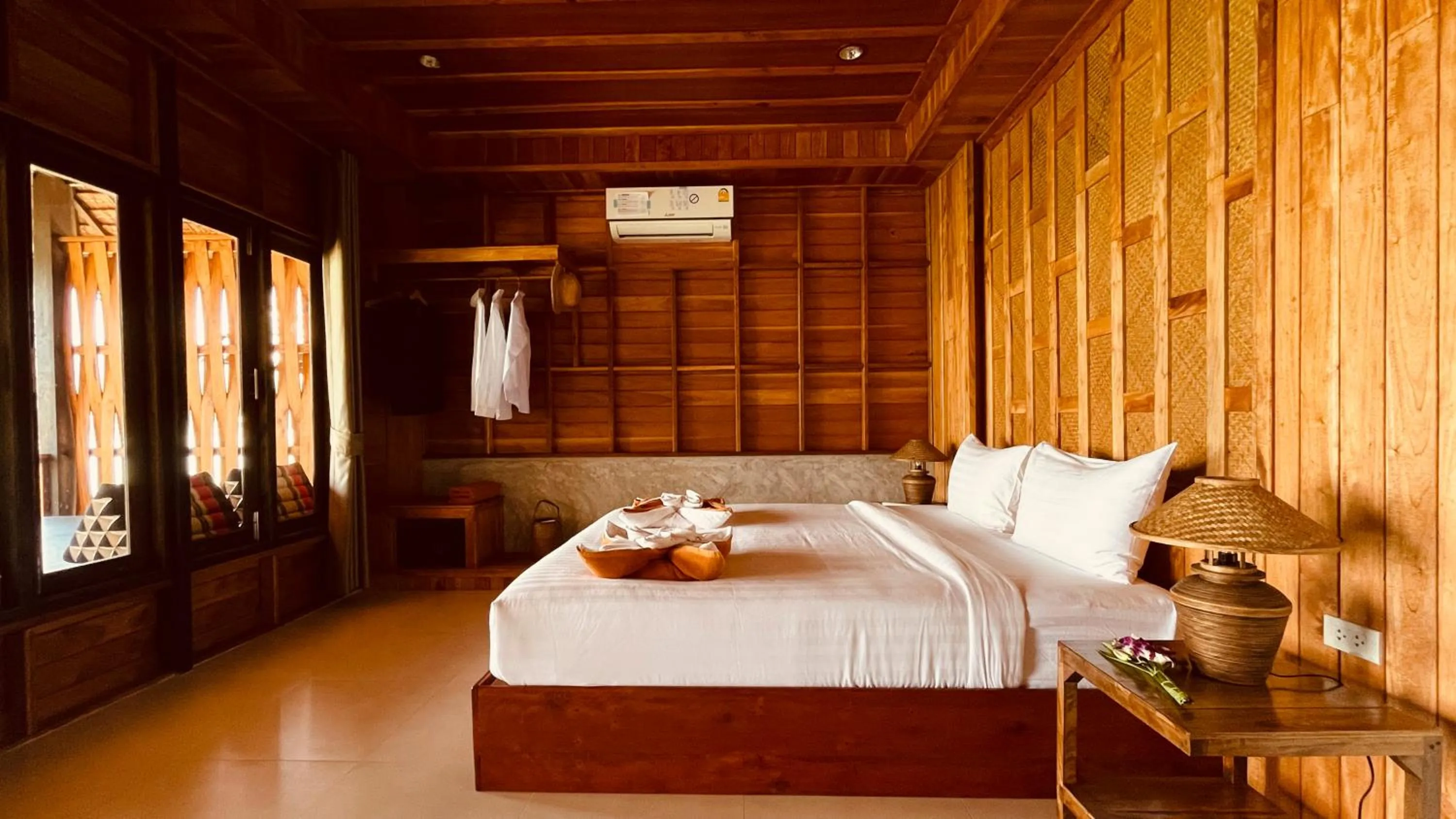 Bed in Koh Tao Relax Freedom Beach Resort