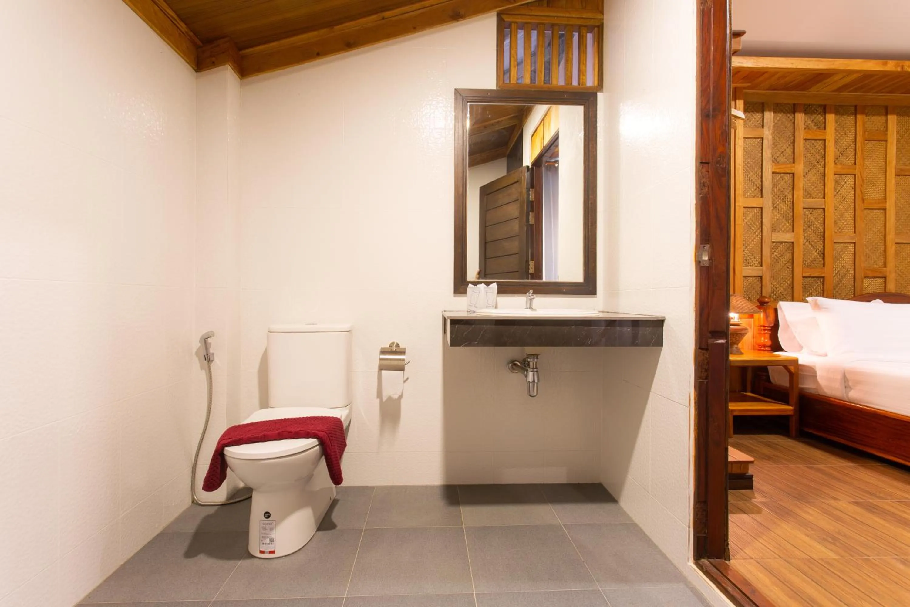 Bathroom, Bed in Koh Tao Relax Freedom Beach Resort