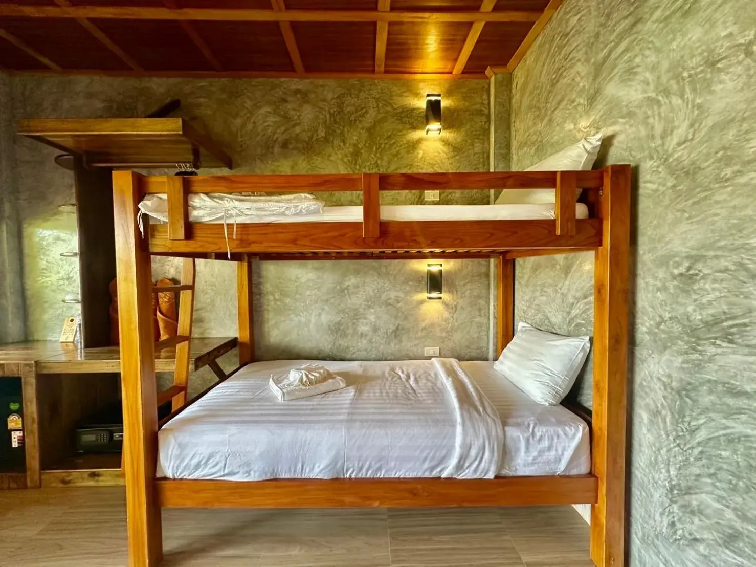 Bed in Koh Tao Relax Freedom Beach Resort Bed in Koh Tao Relax Freedom Beach Resort