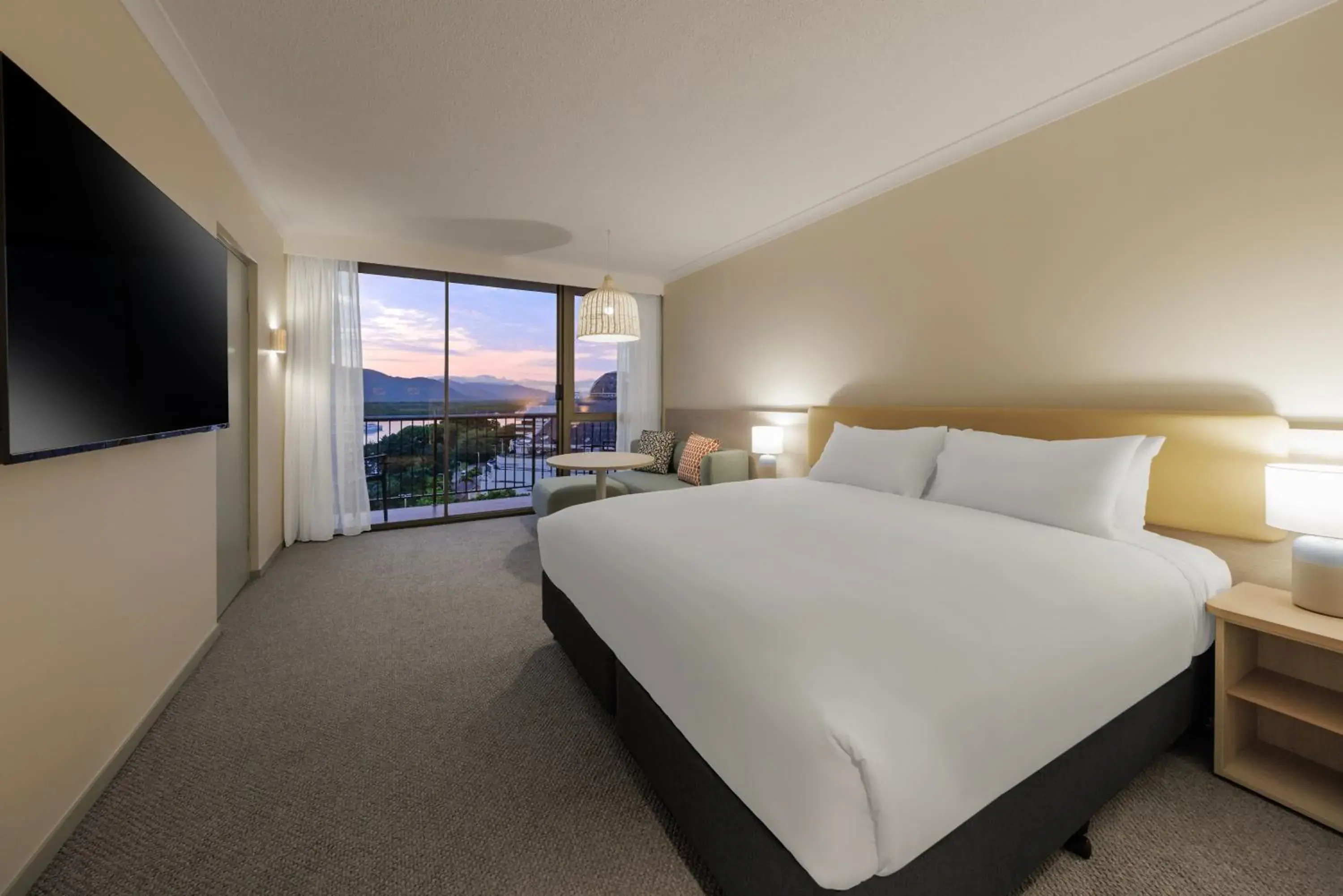 Bed in Pacific Hotel Cairns Bed in Pacific Hotel Cairns