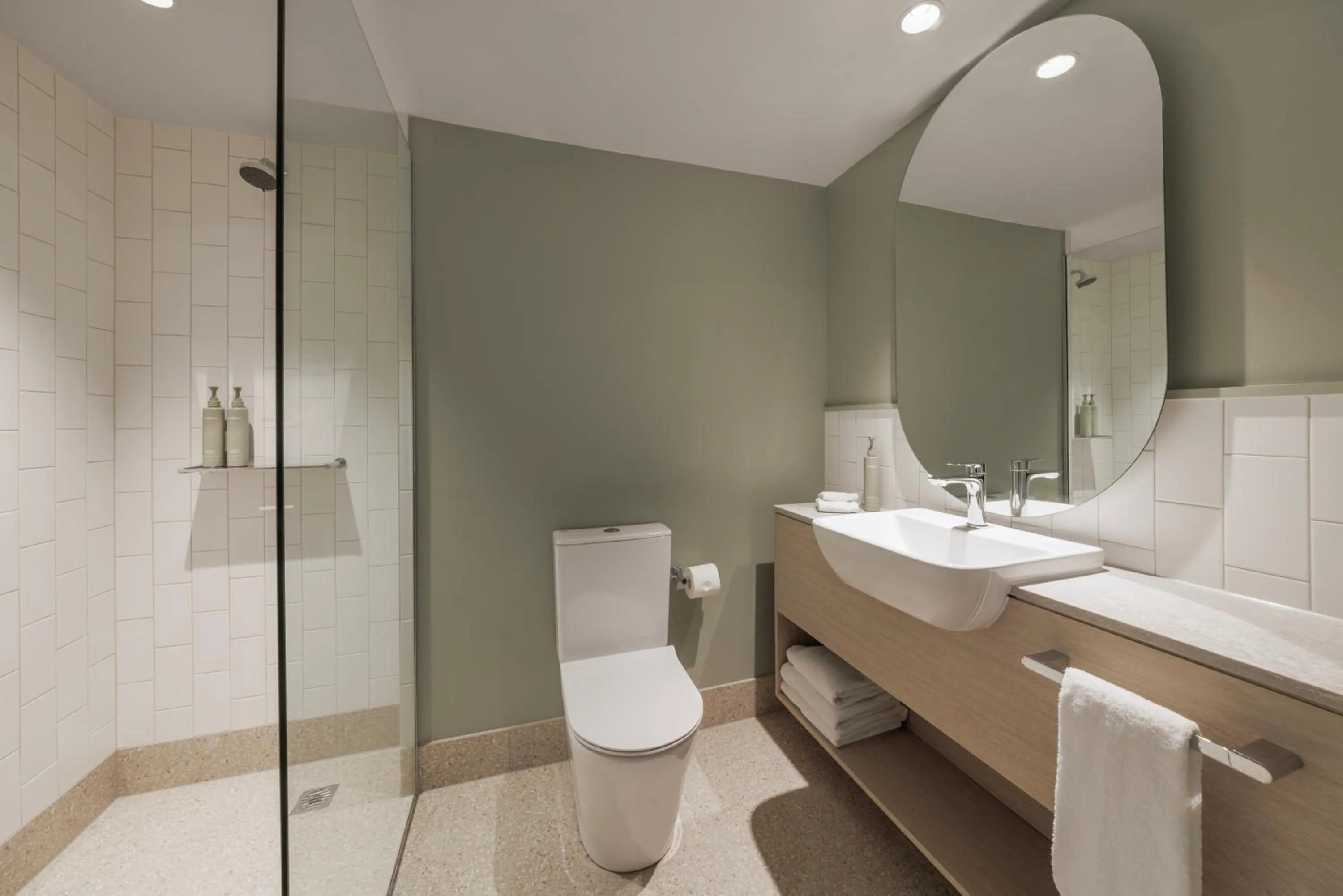 Shower in Pacific Hotel Cairns