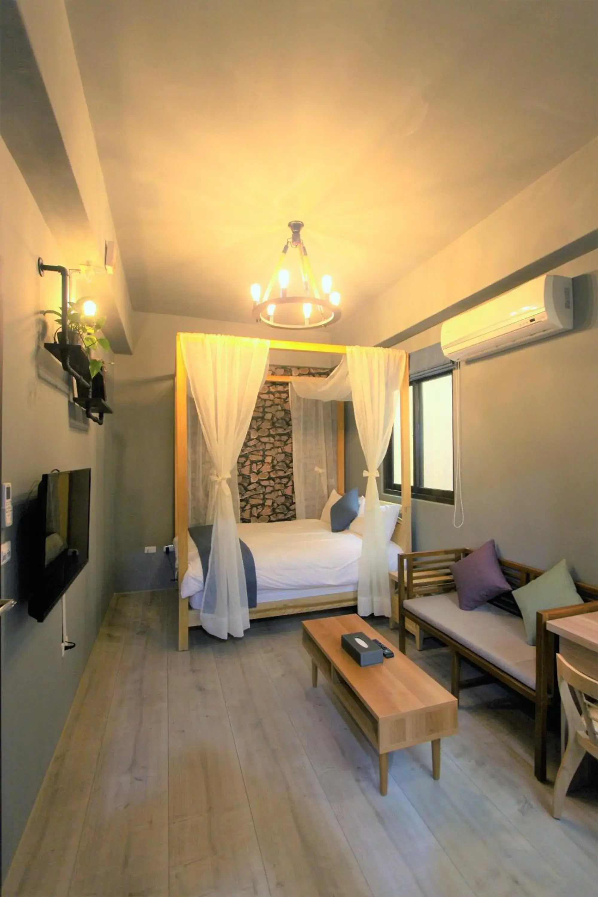 Photo of the whole room, Bed in East Coast Photo of the whole room, Bed in East Coast