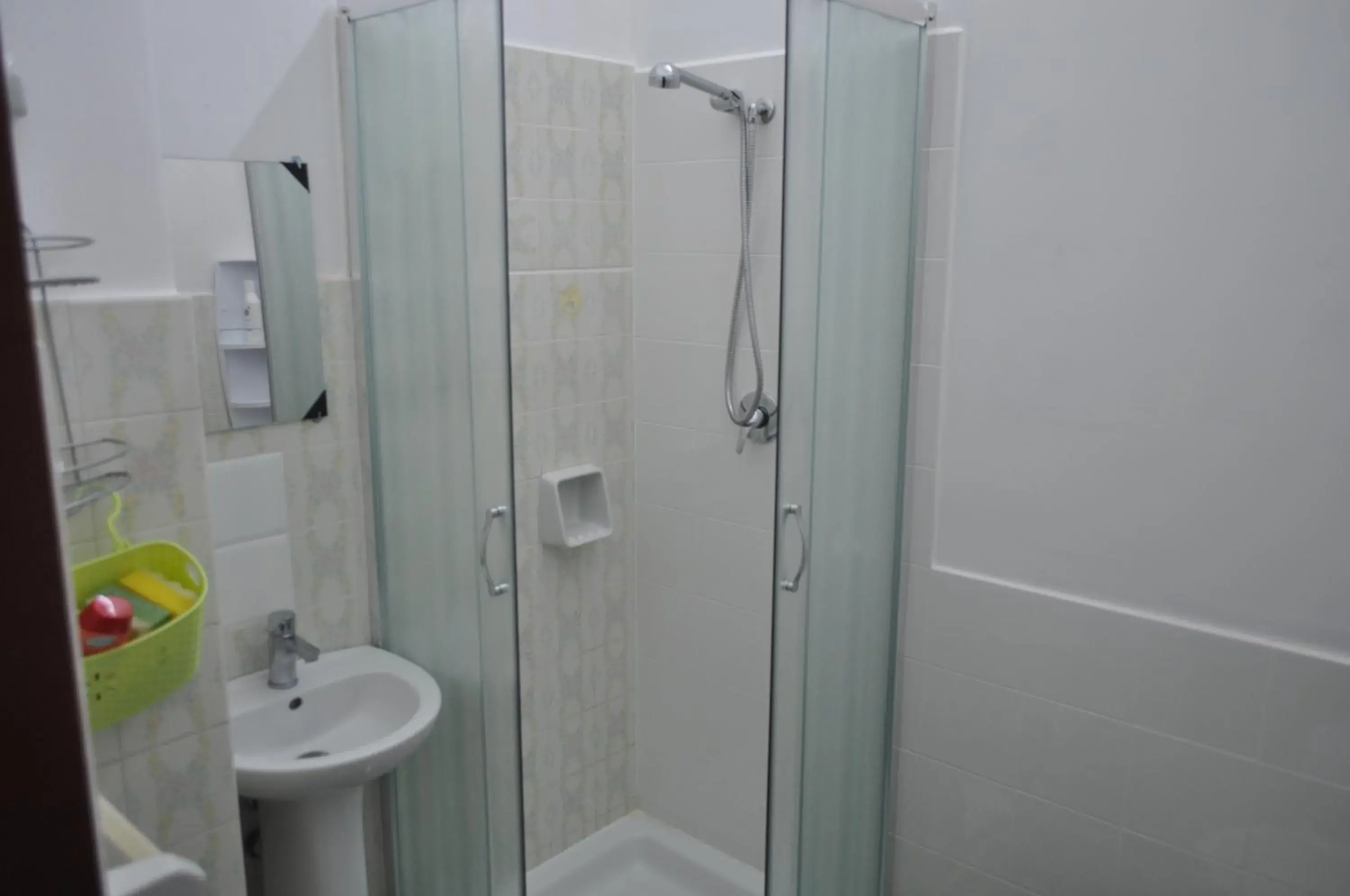Double Room with Private Bathroom - single occupancy in Victoria Double Room with Private Bathroom - single occupancy in Victoria
