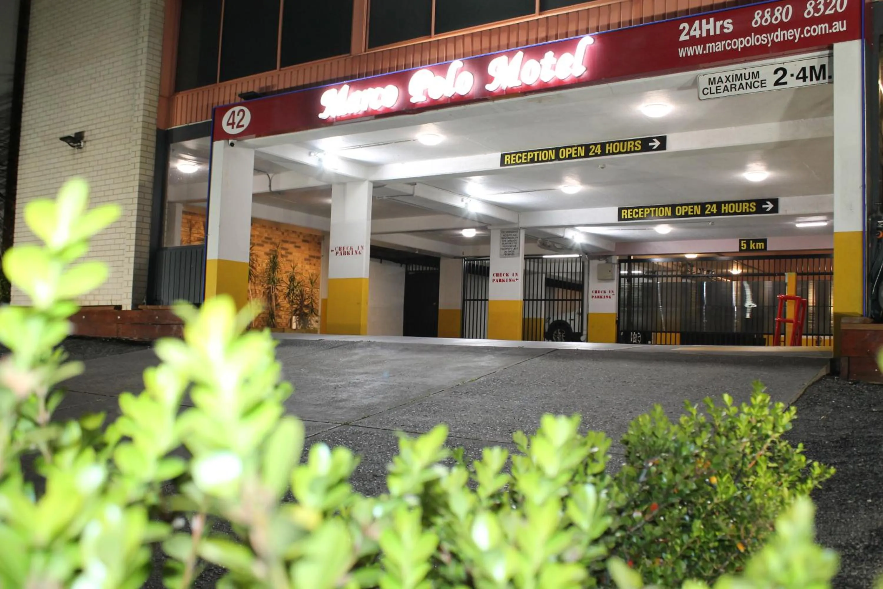 Property building in Marco Polo Motor Inn Sydney Hotel