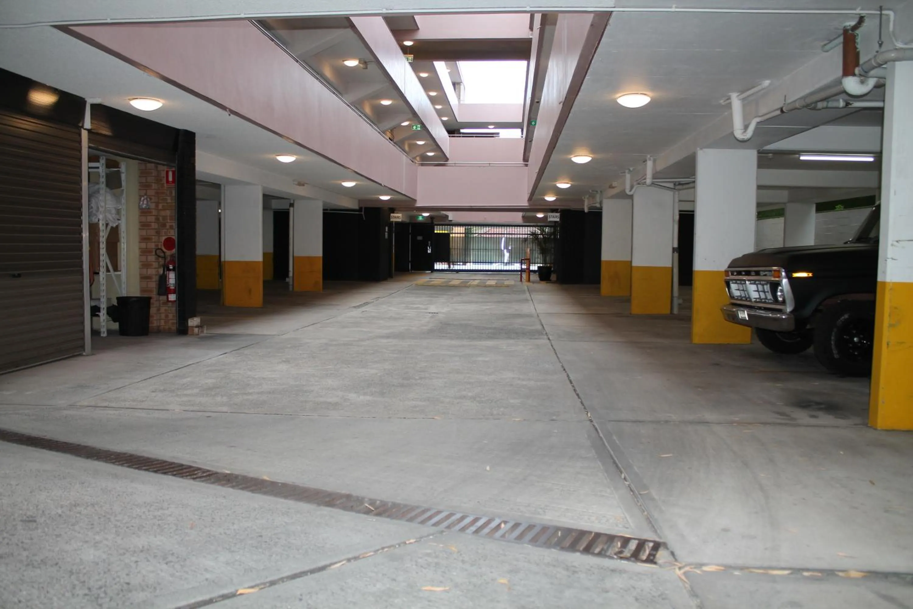Parking in Marco Polo Motor Inn Sydney Hotel