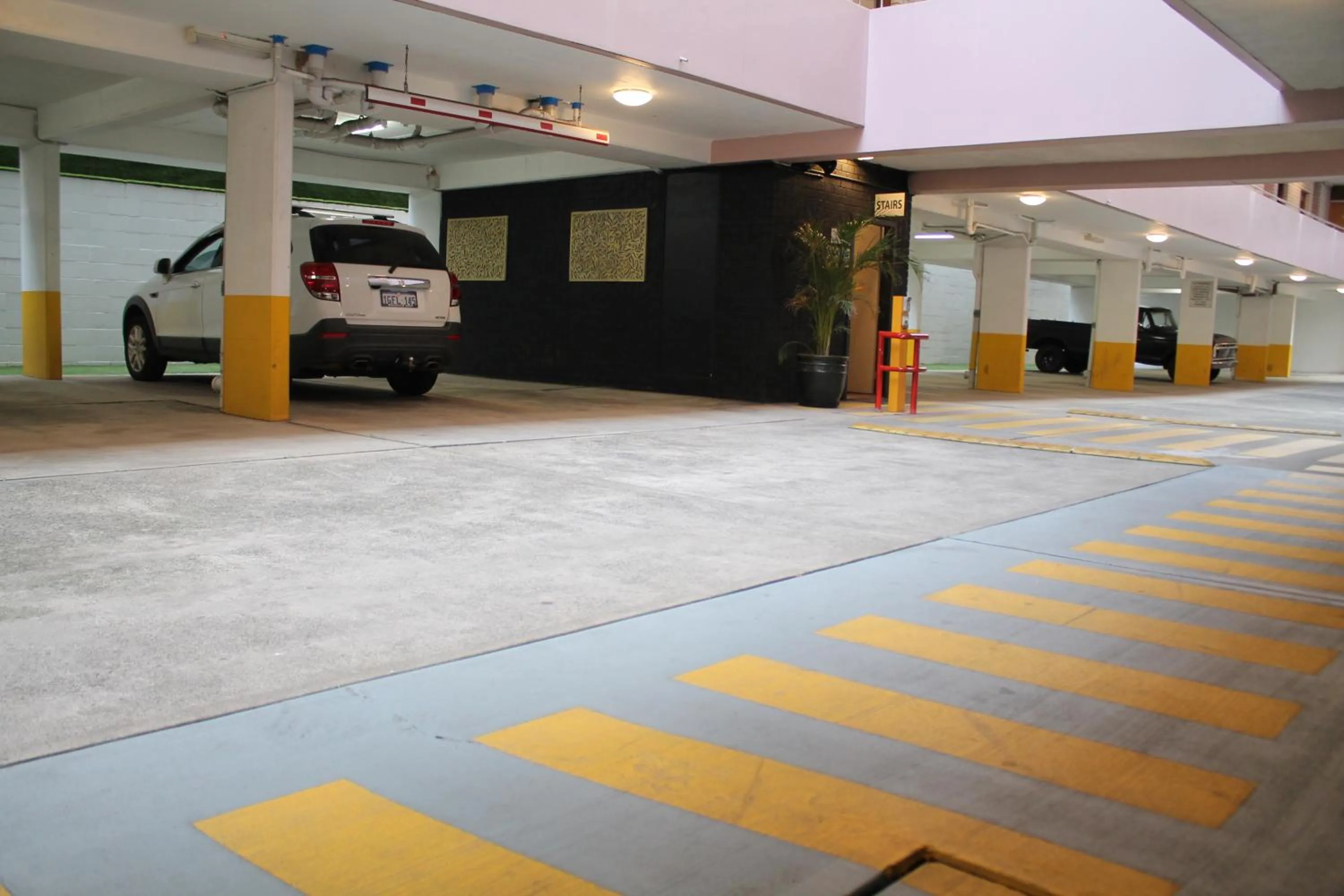 Parking in Marco Polo Motor Inn Sydney Hotel