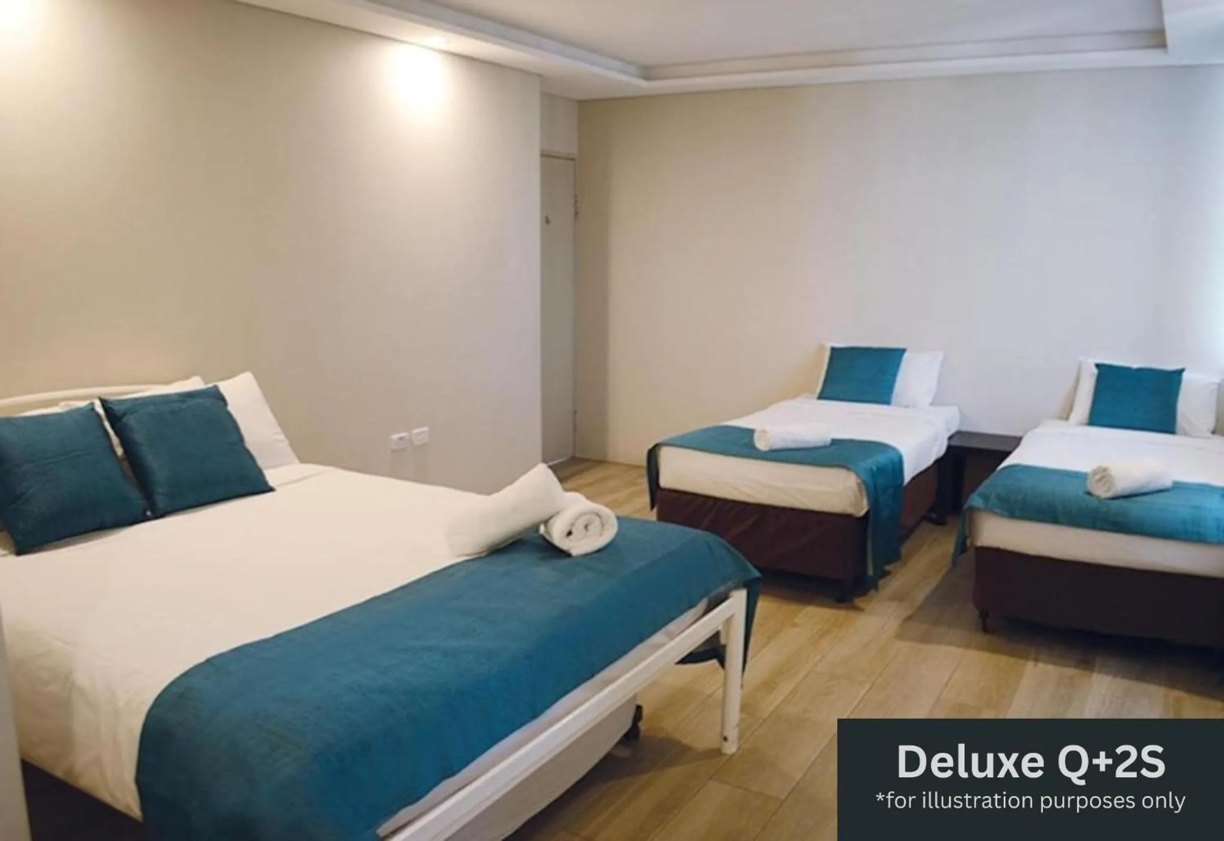 Bed in Marco Polo Motor Inn Sydney Hotel