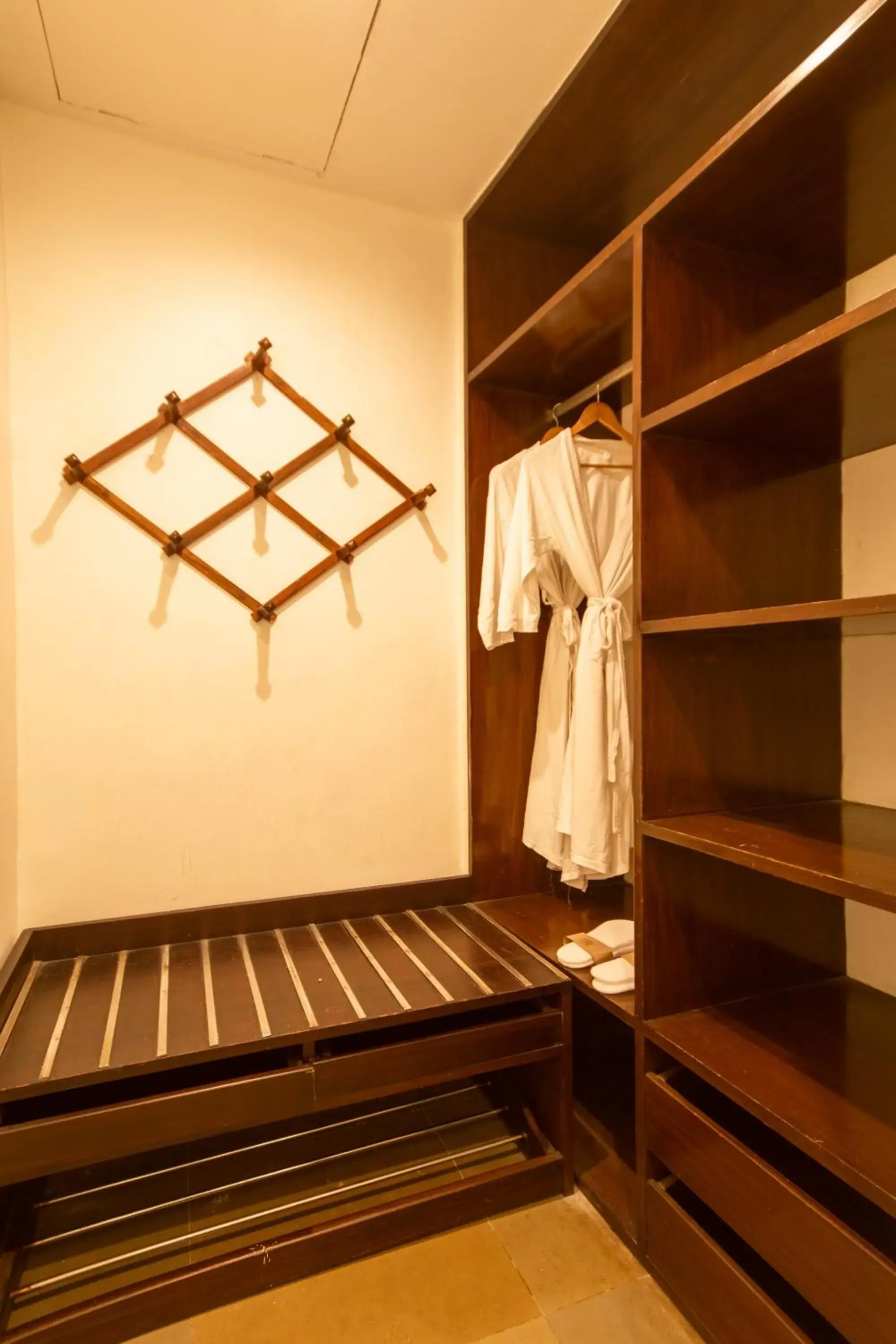 wardrobe, Bed in Amritara Ambatty Greens Resort wardrobe, Bed in Amritara Ambatty Greens Resort