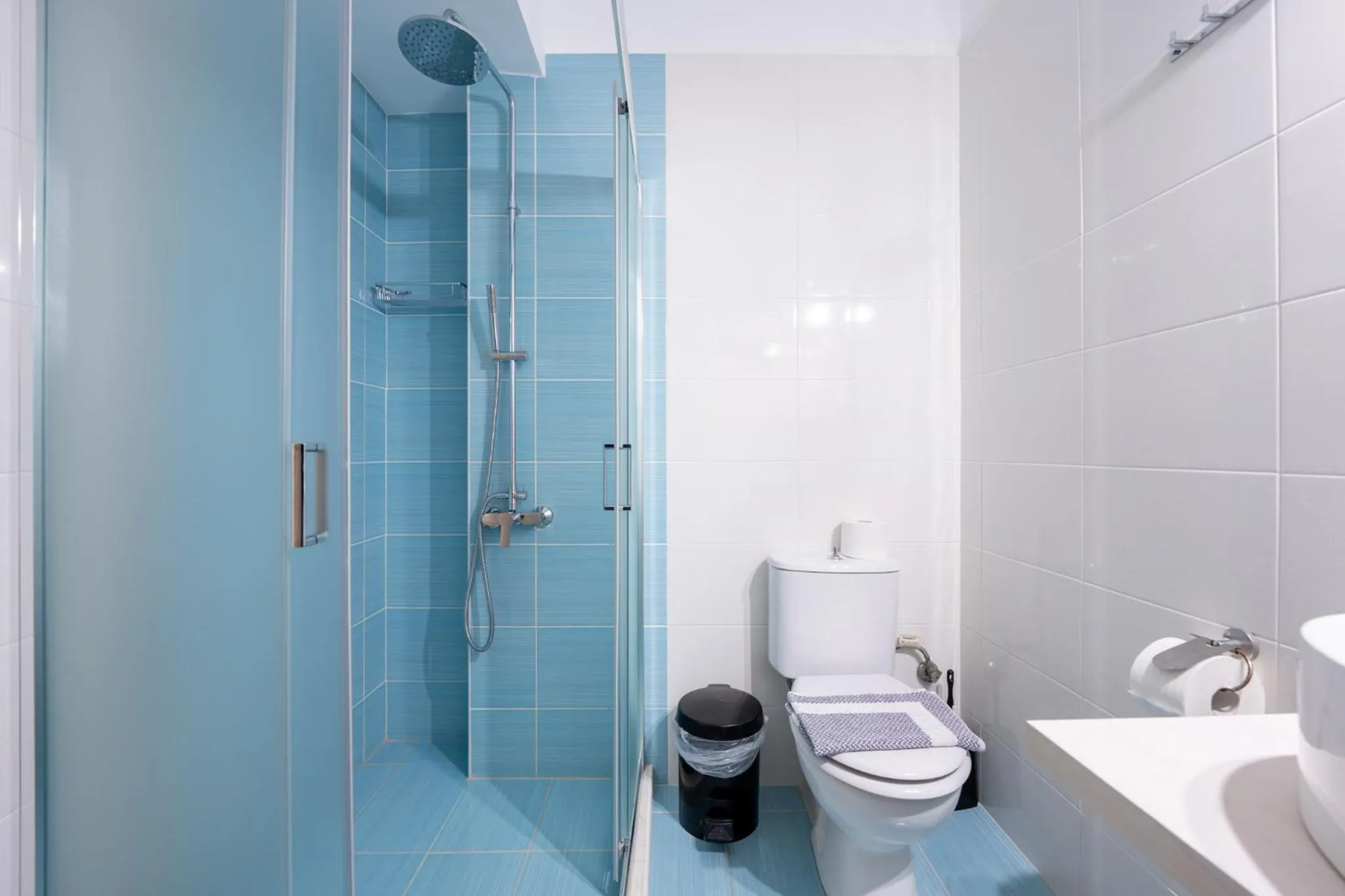 Bathroom in Kokkos Brothers