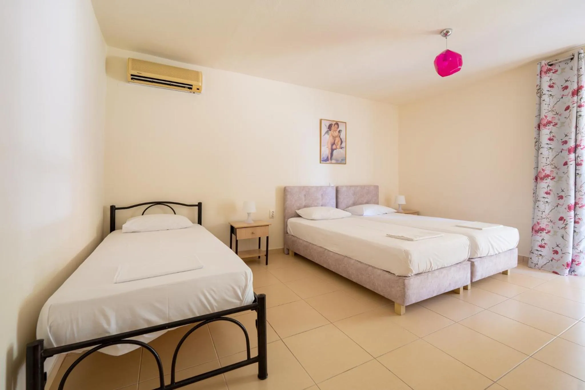 Bedroom in Kokkos Brothers