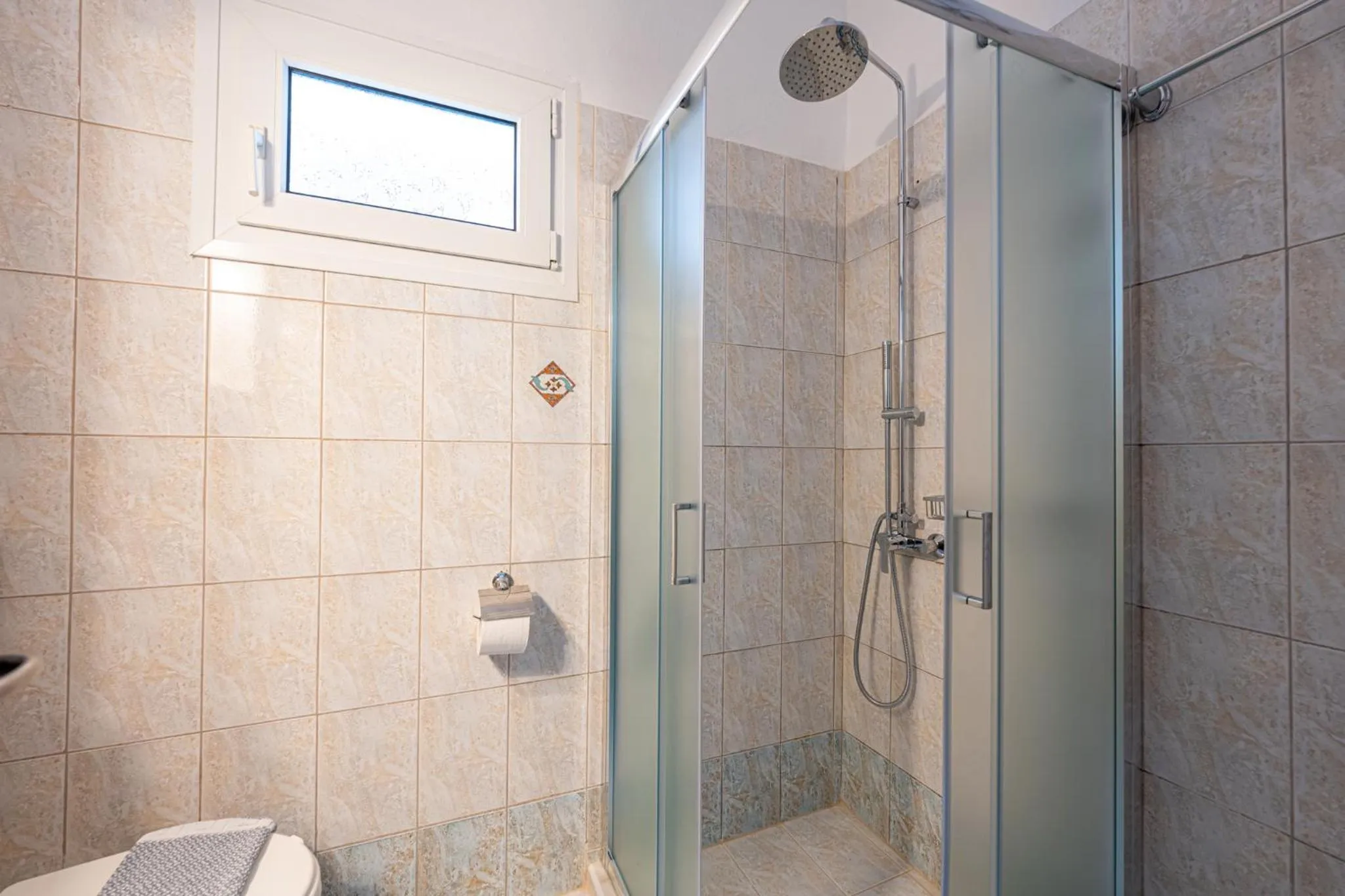 Bathroom in Kokkos Brothers