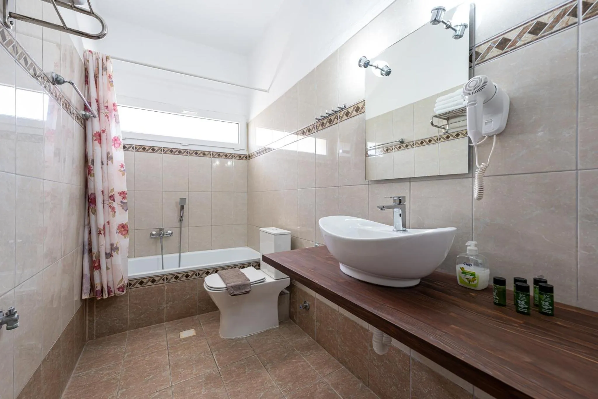 Bathroom in Kokkos Brothers