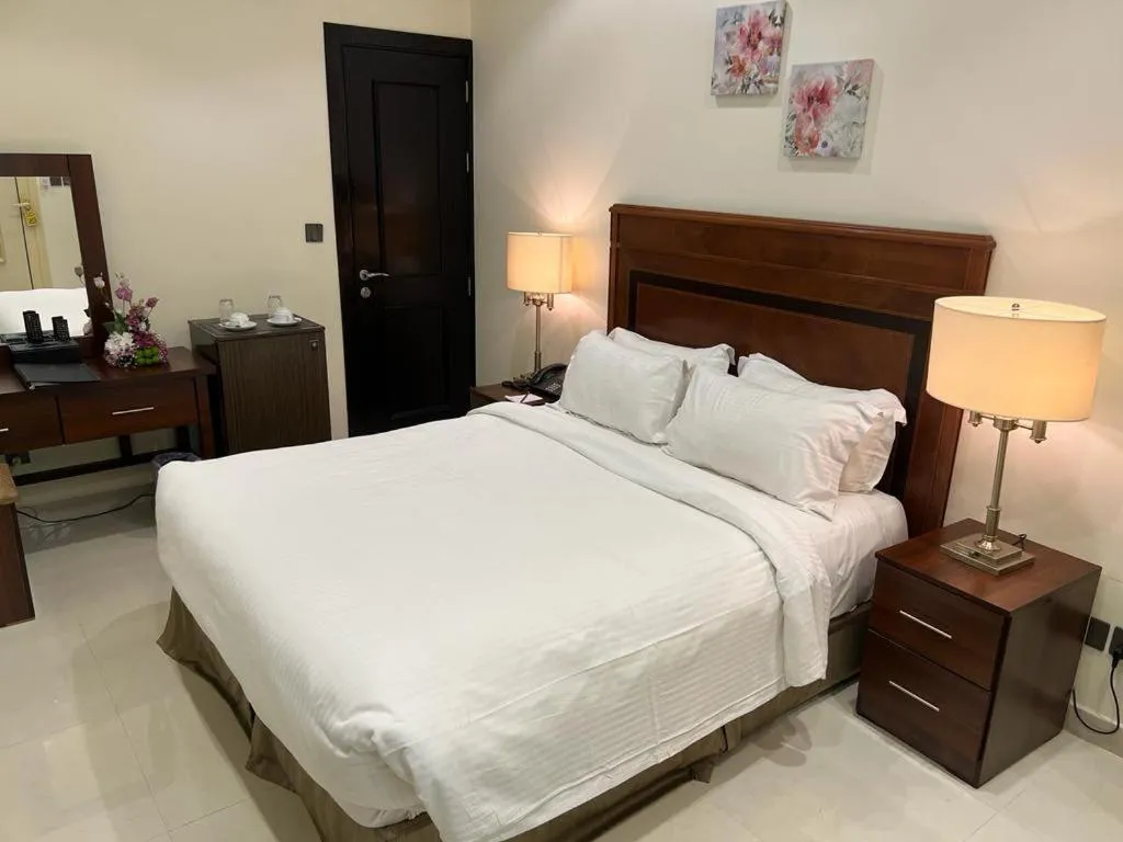 Bed in Al Gosaibi Hotel - Villa