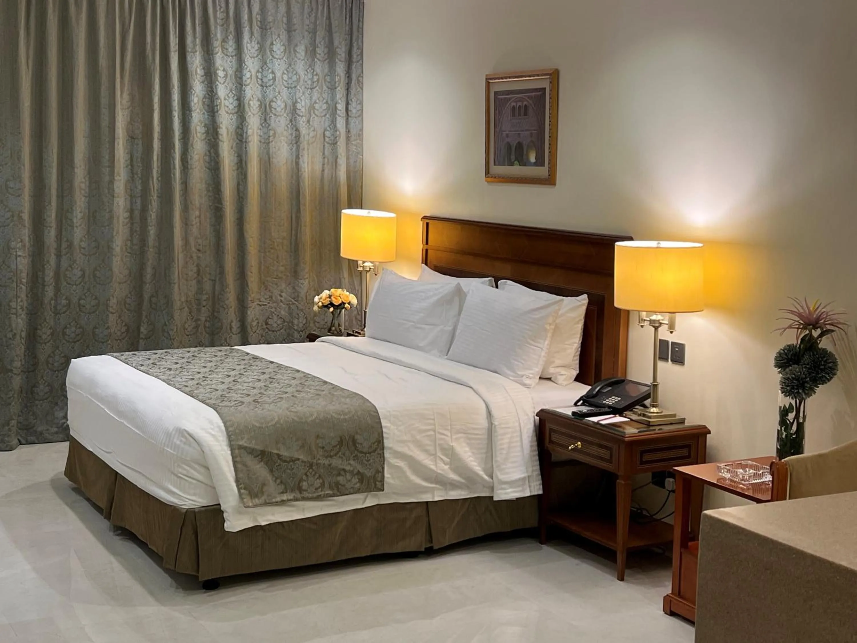 Bed in Al Gosaibi Hotel - Villa