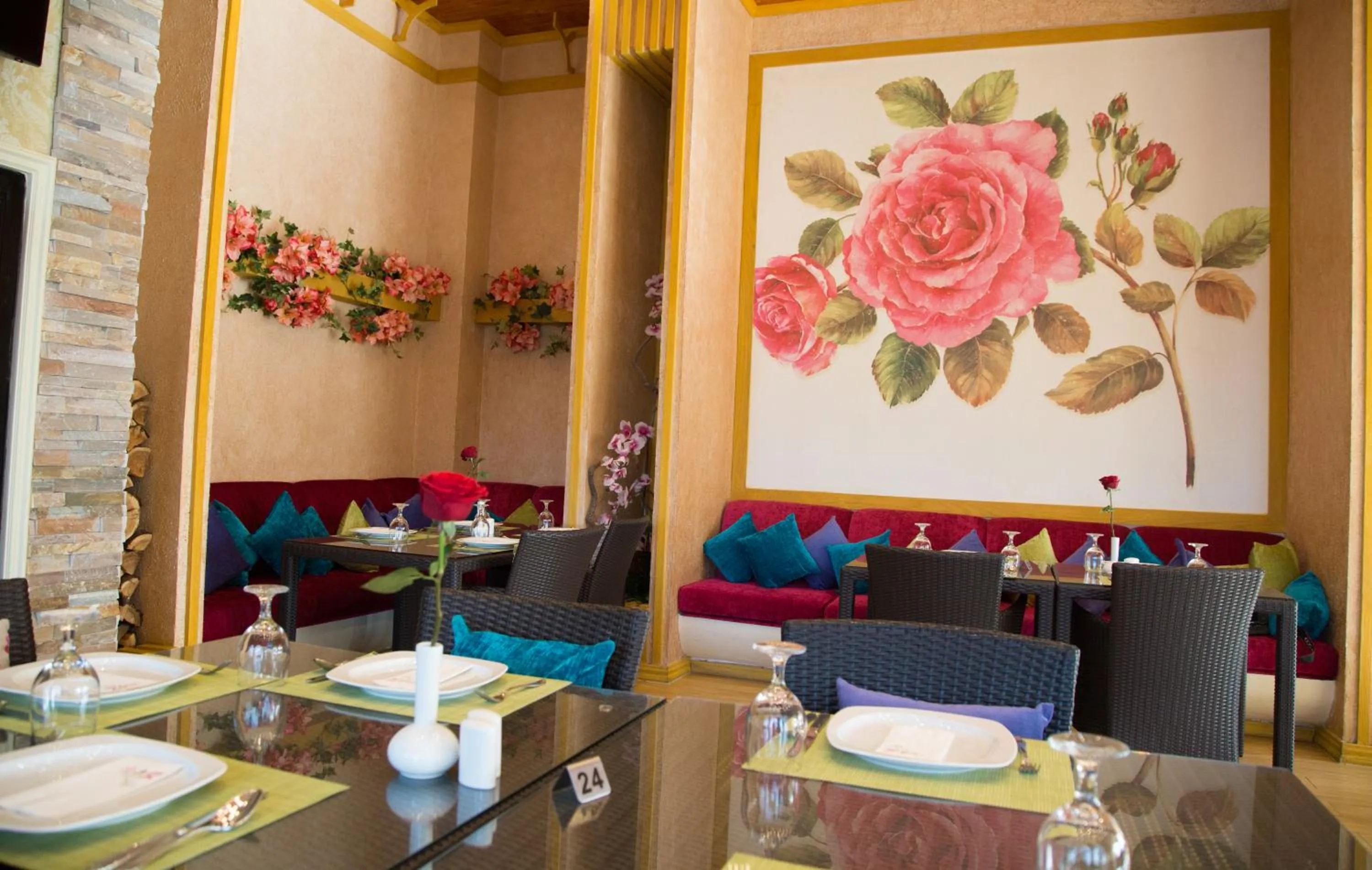 Restaurant/places to eat in Al Gosaibi Hotel - Villa