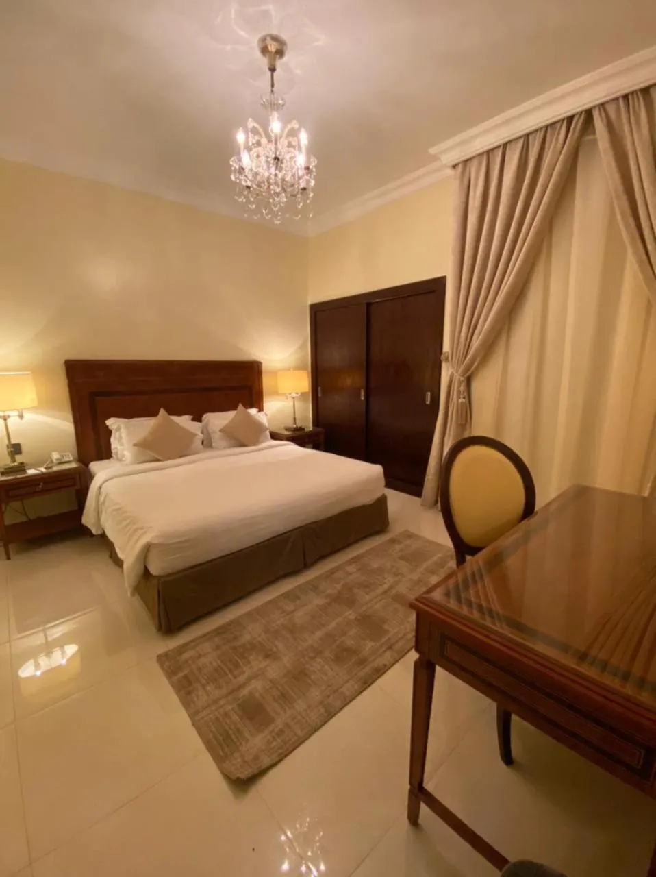 Bed in Al Gosaibi Hotel - Villa