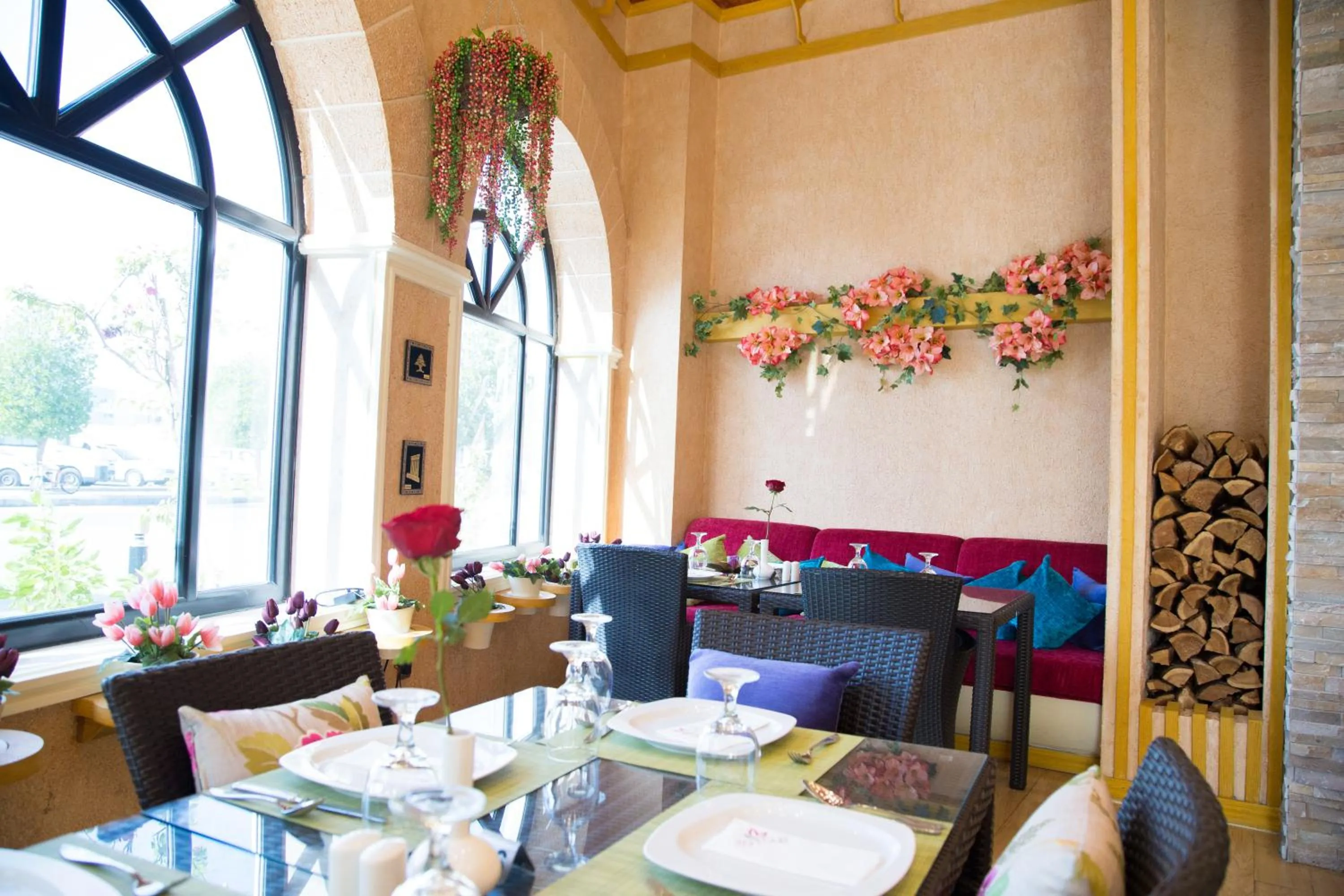 Restaurant/places to eat in Al Gosaibi Hotel - Villa