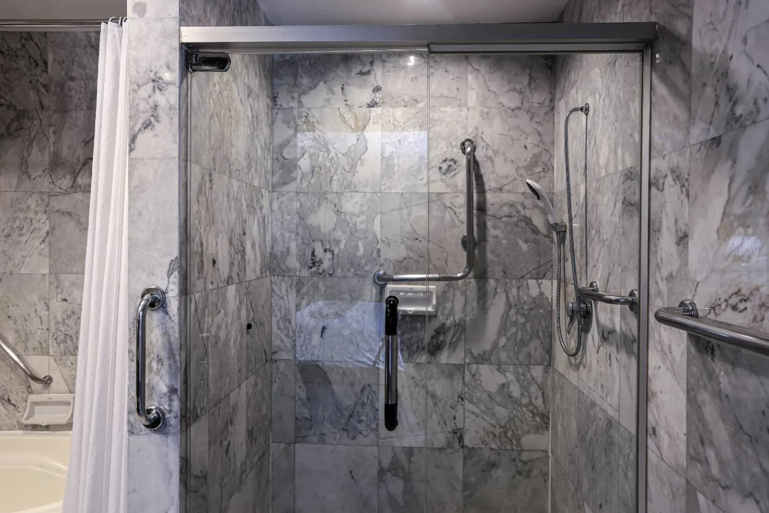 Shower in Kosa Hotel & Wellness Center