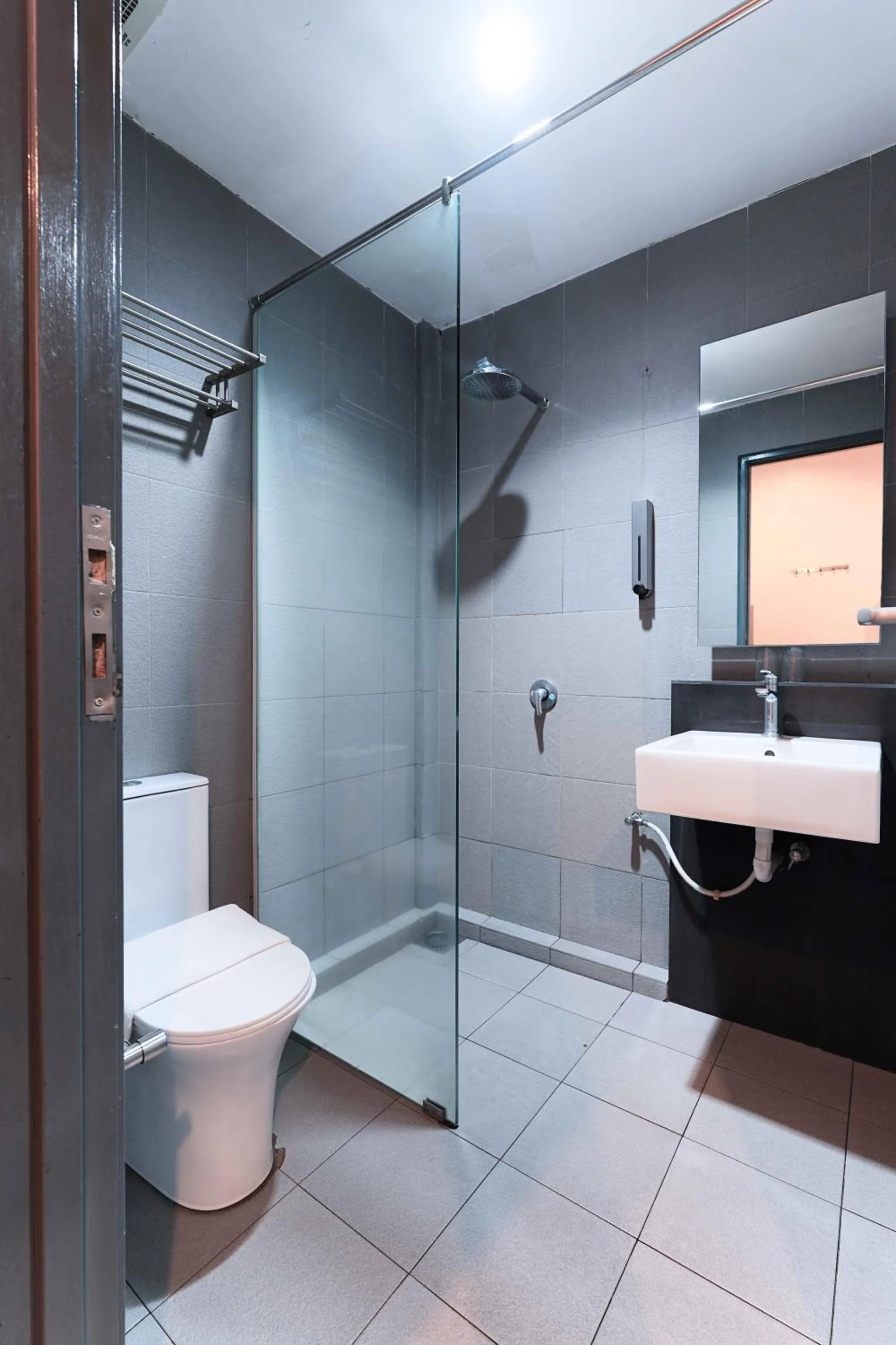 Shower in T+ Hotel Sungai Korok