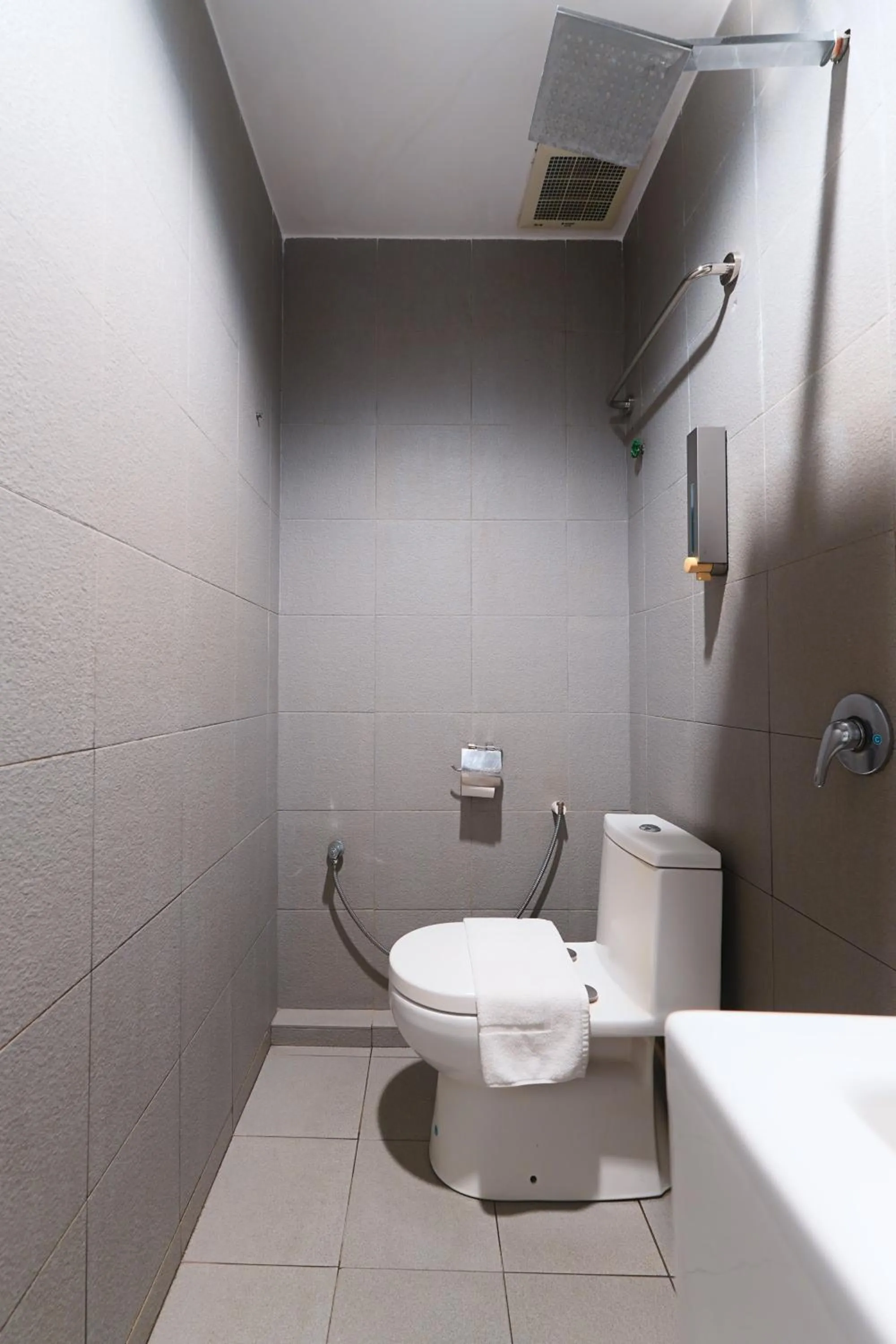 Toilet in T+ Hotel Sungai Korok
