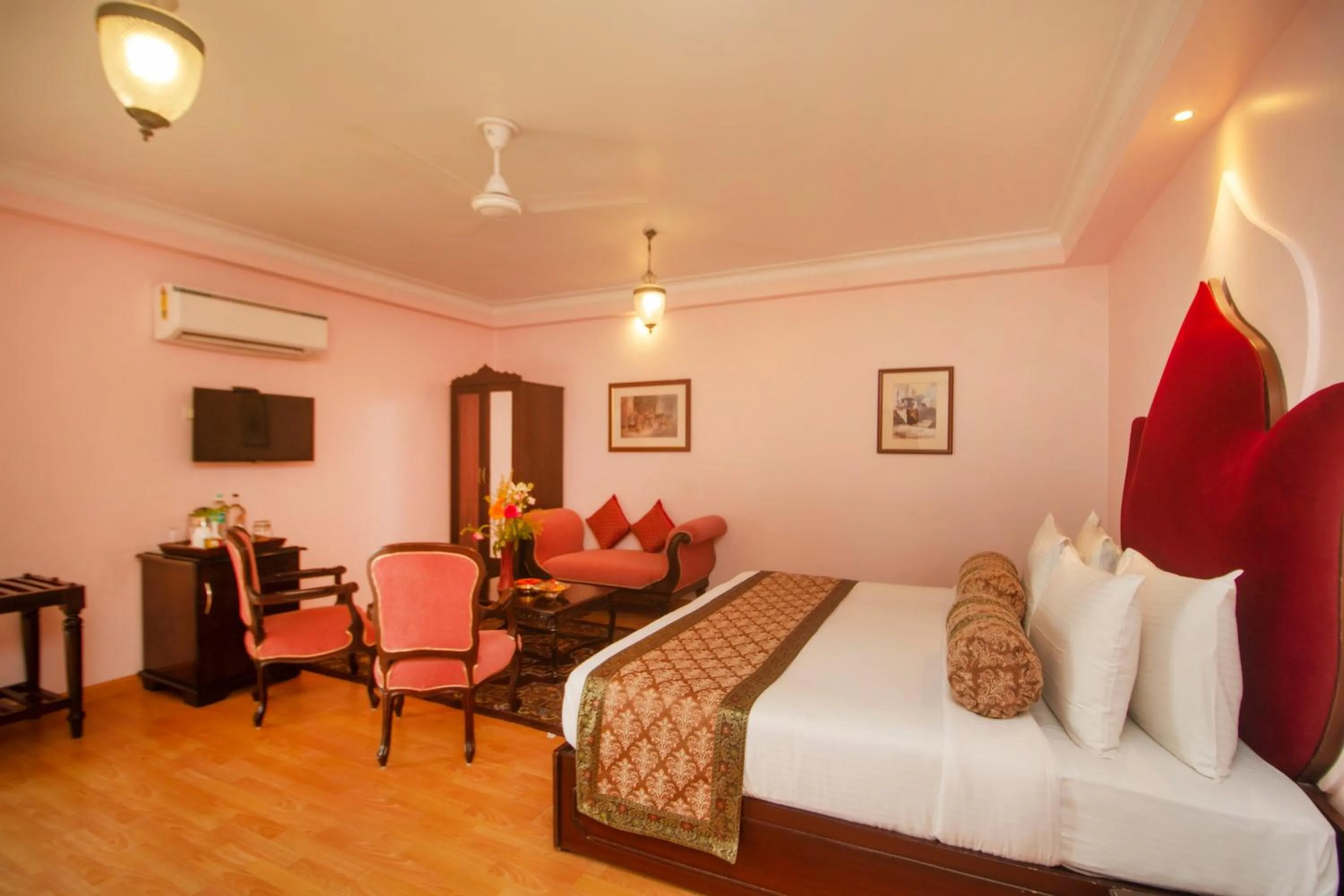 TV and multimedia, Bed in Amritara Suryauday Haveli