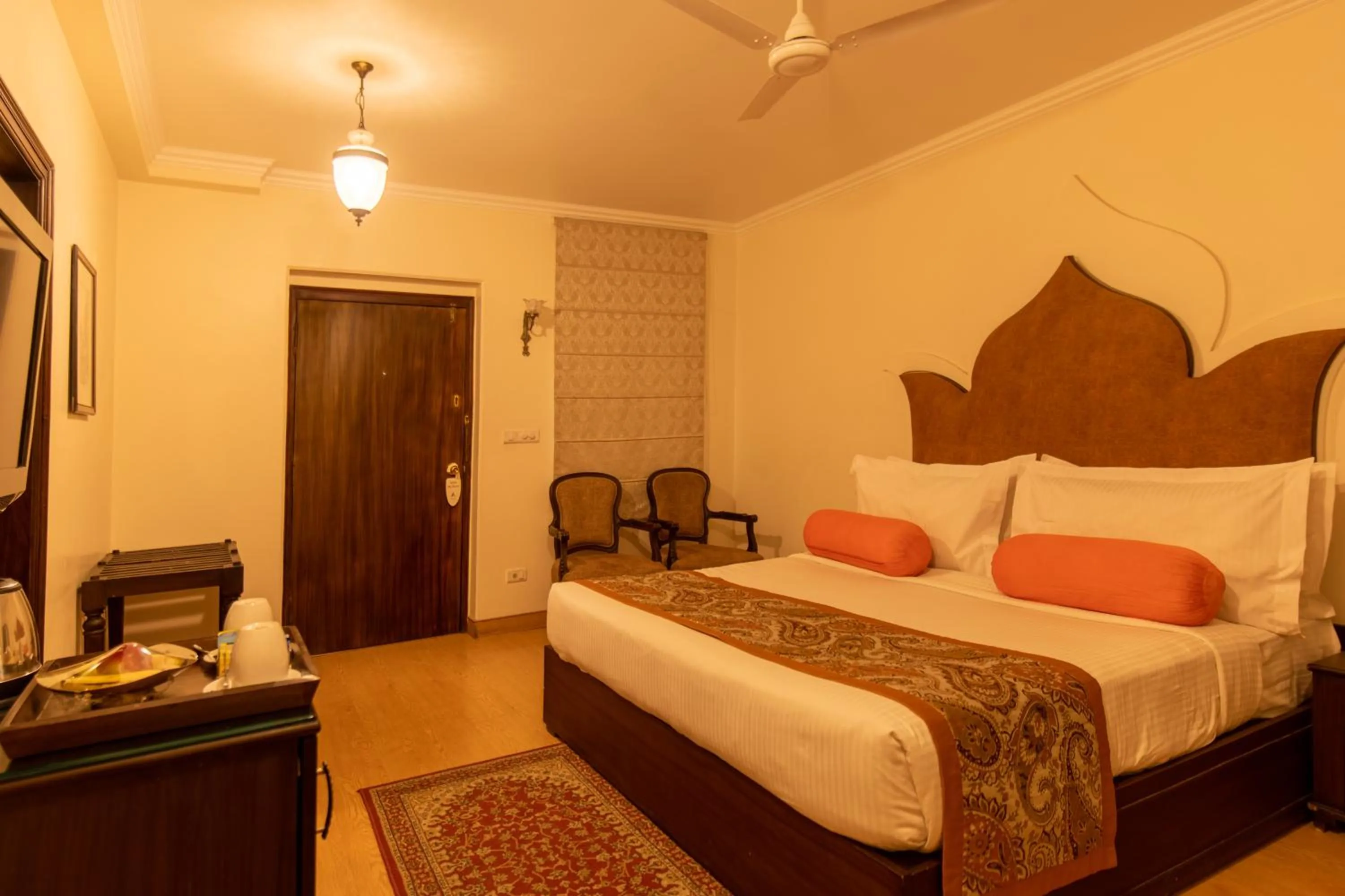 Photo of the whole room, Bed in Amritara Suryauday Haveli
