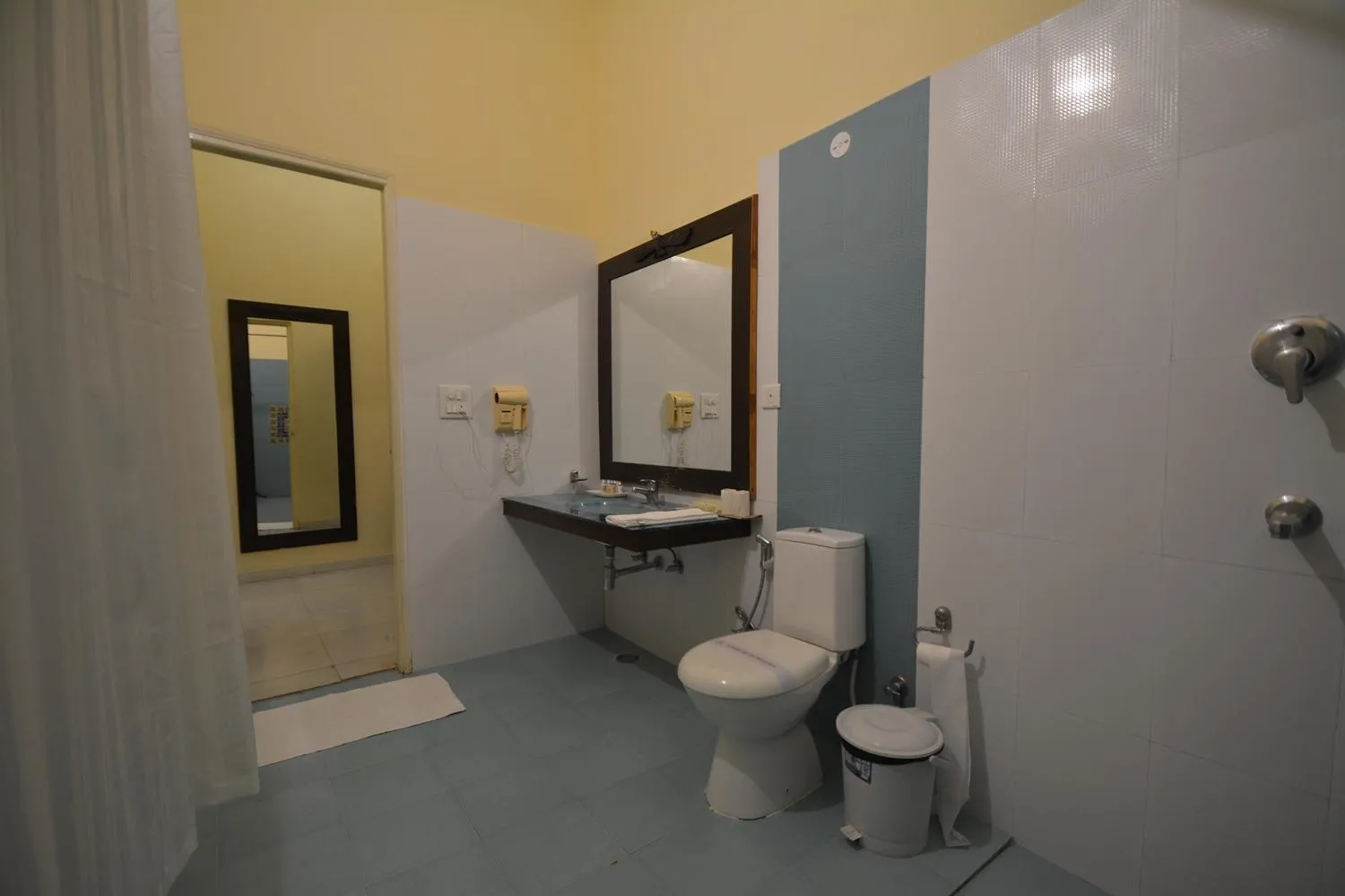 Bathroom in Aaram Baagh Pushkar by Pachar Group