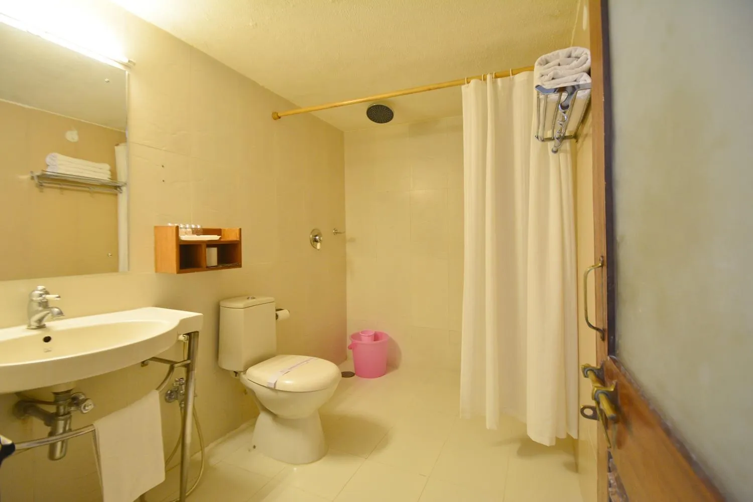 Bathroom in Aaram Baagh Pushkar by Pachar Group