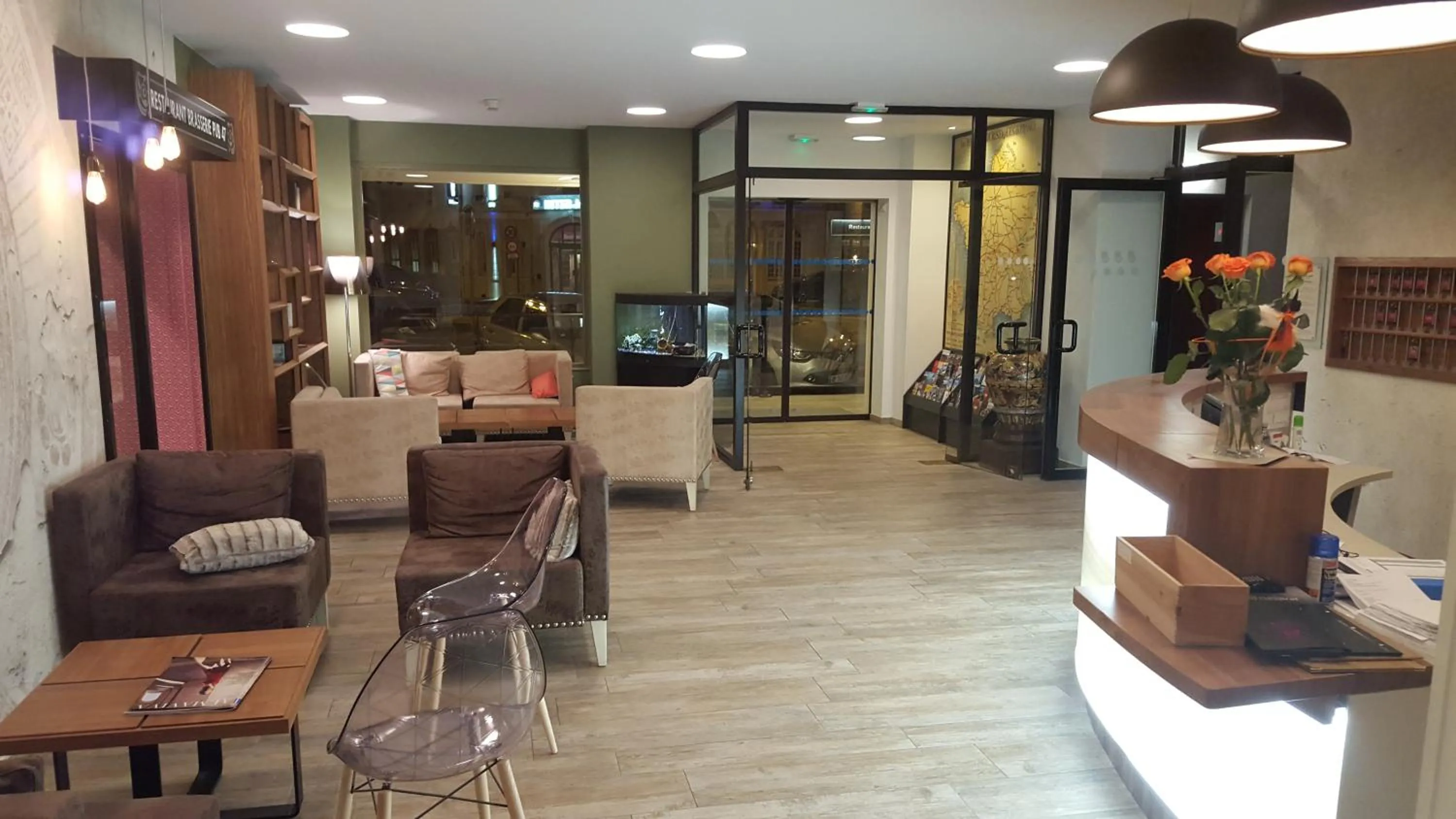 Facade/entrance in Logis Hotel des Bourbons Montluçon Climatisé