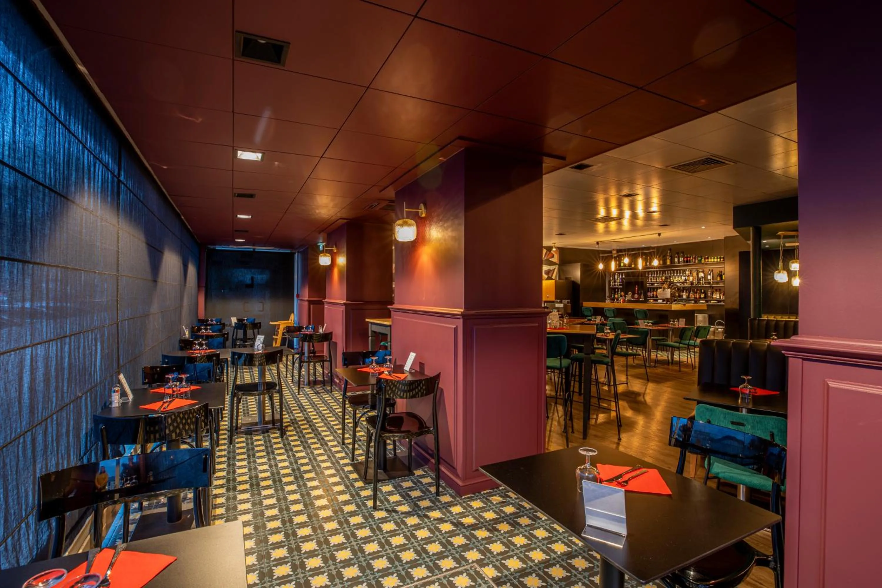 Restaurant/places to eat in Logis Hotel des Bourbons Montluçon Climatisé