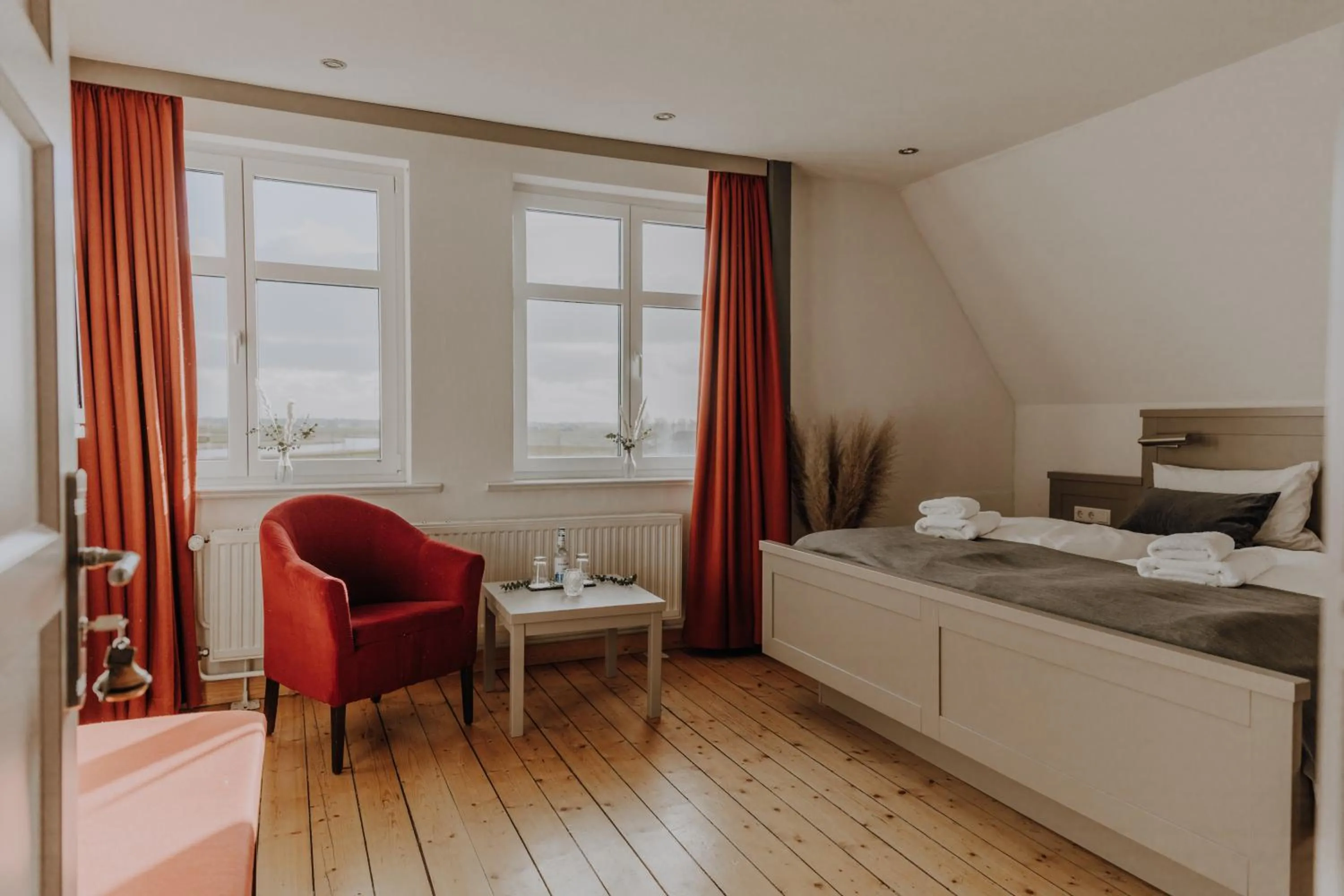 Photo of the whole room, Bed in Hotel zur Treene