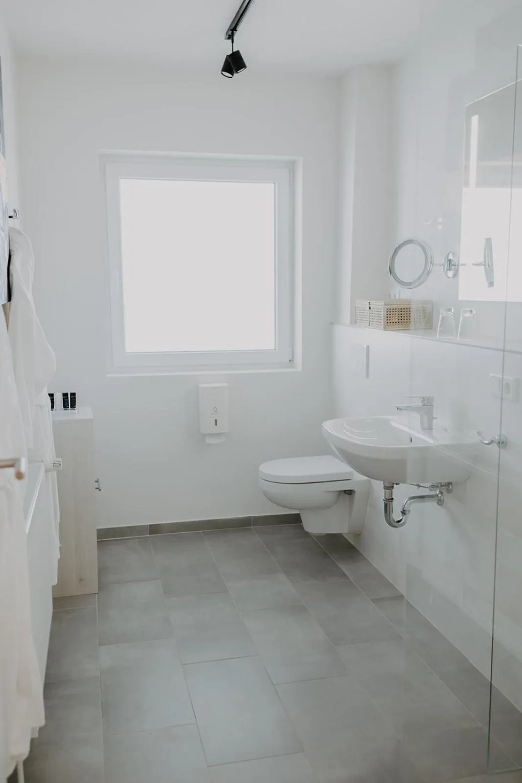 Shower in Hotel zur Treene