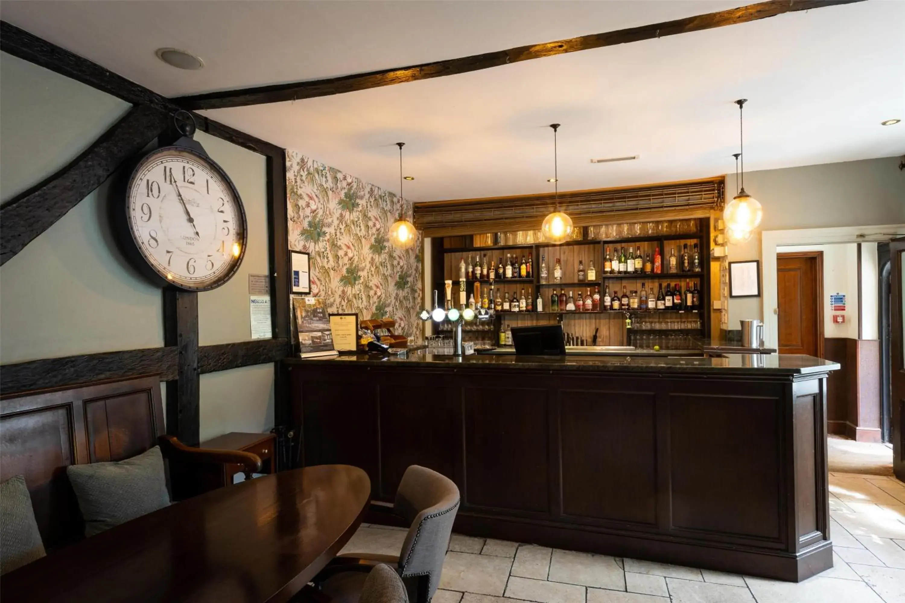 Lounge or bar in Best Western Red Lion Hotel Lounge or bar in Best Western Red Lion Hotel