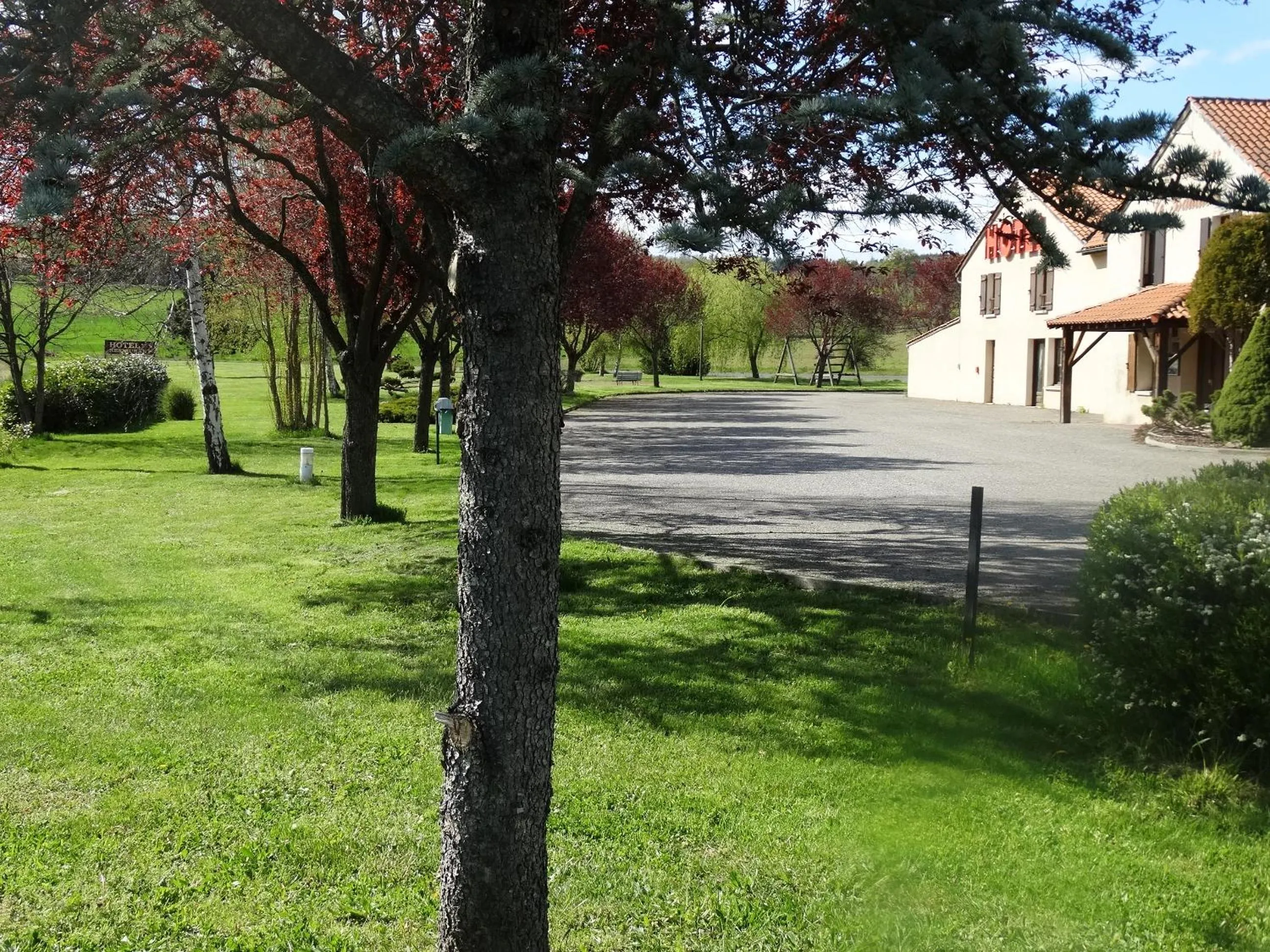 Garden in Maison Legate "Hôtel Le Baudiere & Spa"