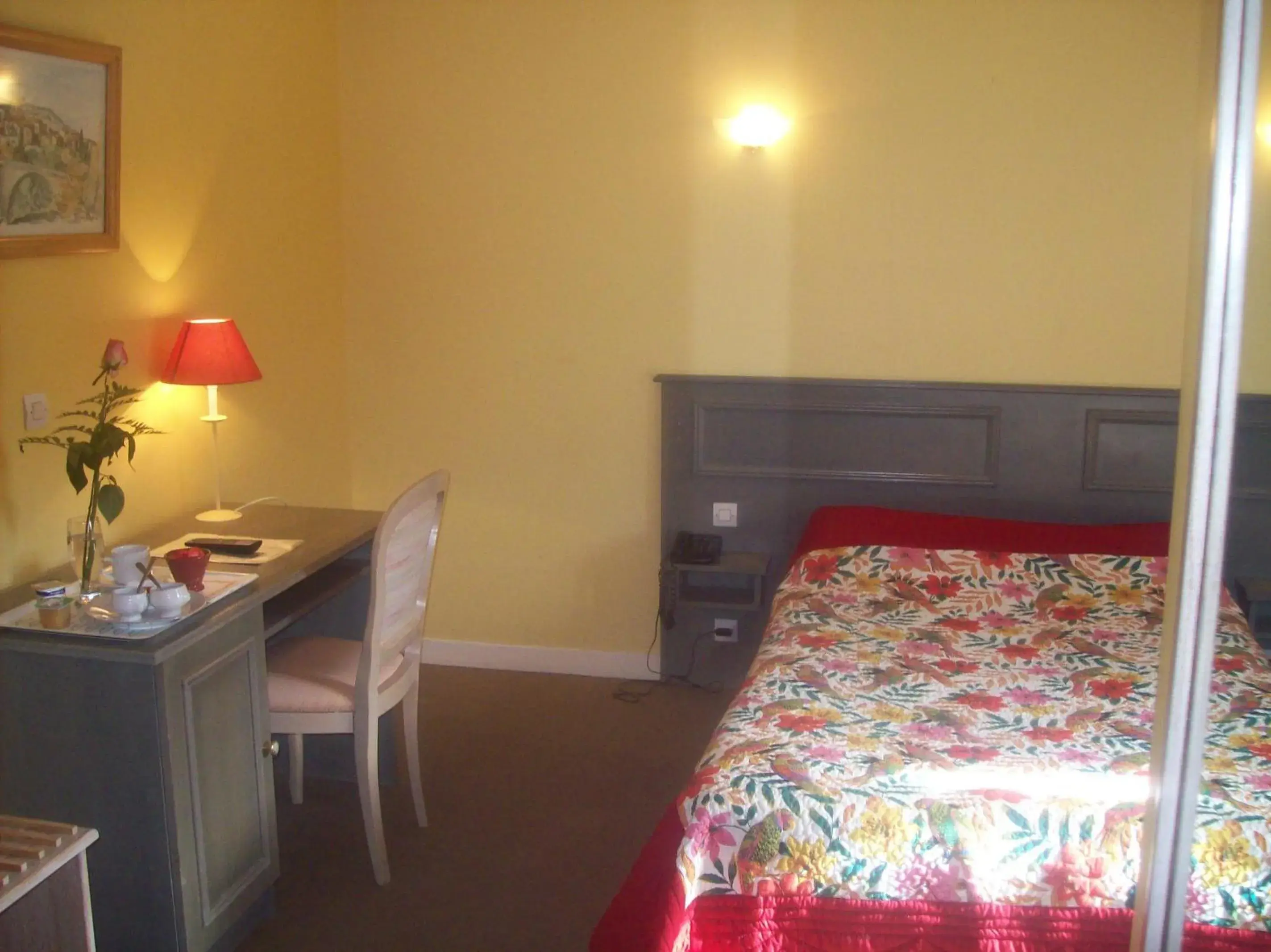 Photo of the whole room, Bed in Maison Legate "Hôtel Le Baudiere & Spa" Photo of the whole room, Bed in Maison Legate "Hôtel Le Baudiere & Spa"