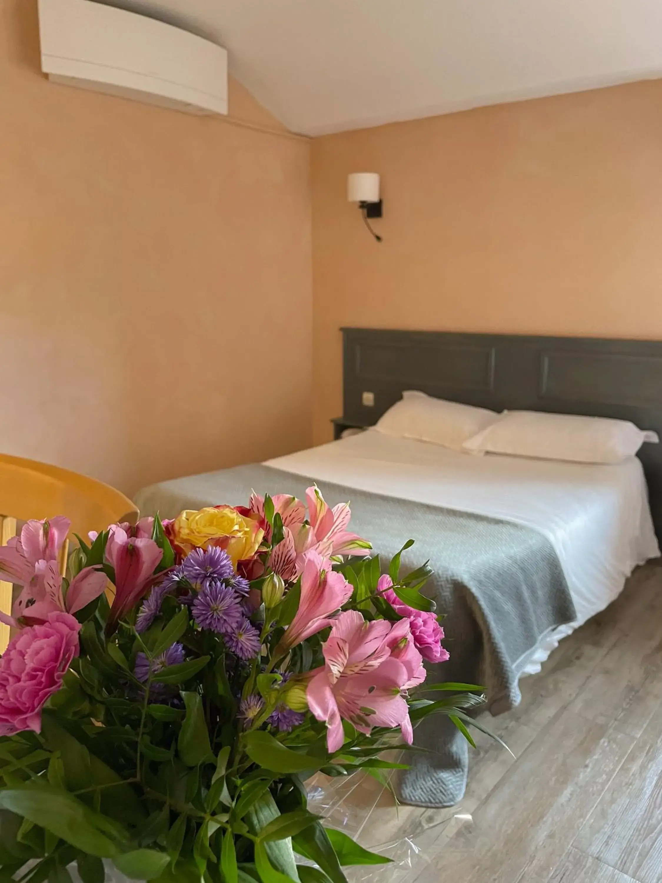 Bed in Maison Legate "Hôtel Le Baudiere & Spa" Bed in Maison Legate "Hôtel Le Baudiere & Spa"