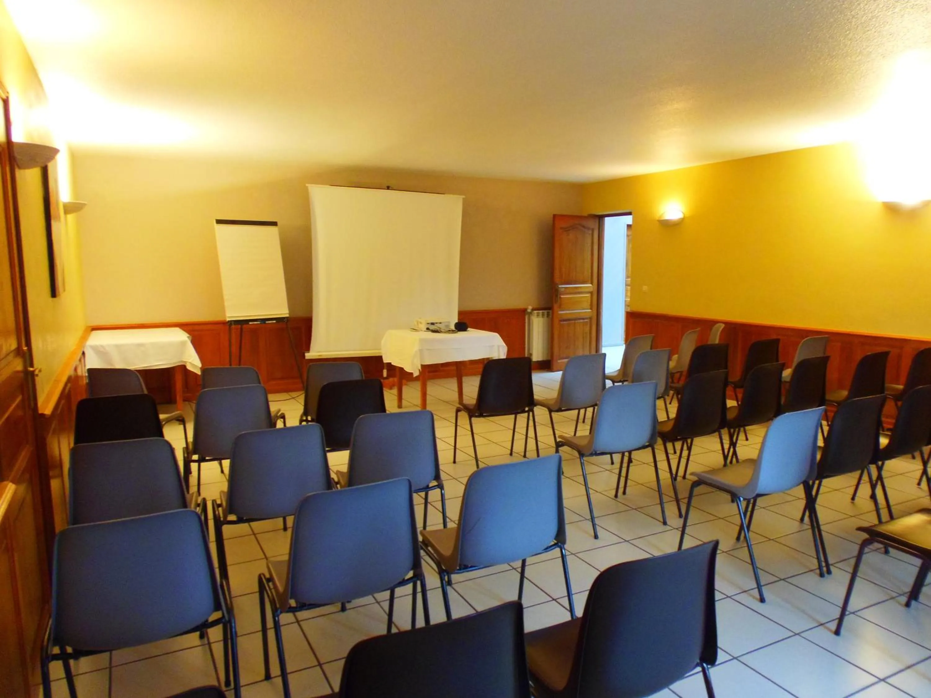 Business facilities in Maison Legate "Hôtel Le Baudiere & Spa"