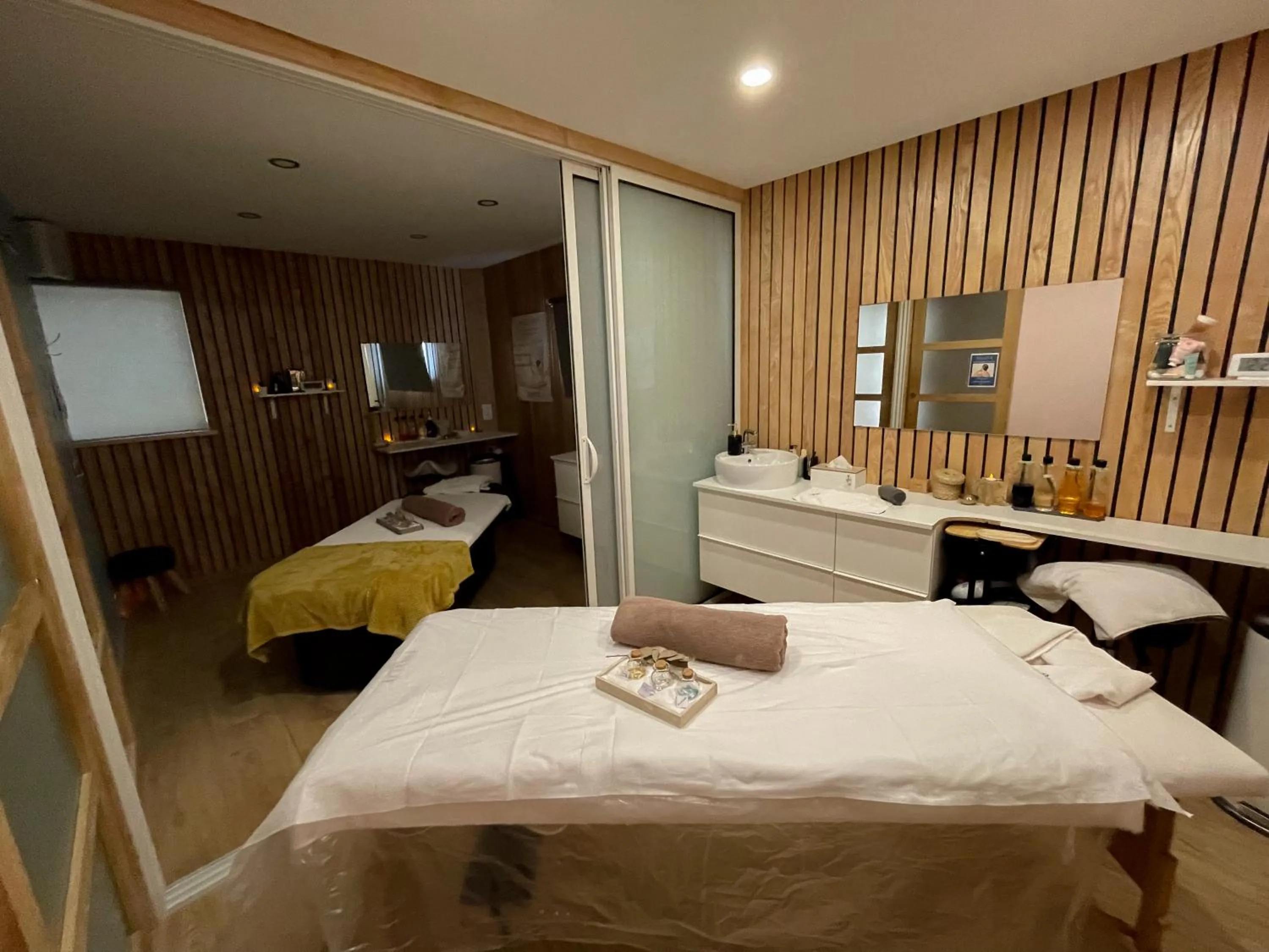 Massage, Bed in Maison Legate "Hôtel Le Baudiere & Spa"