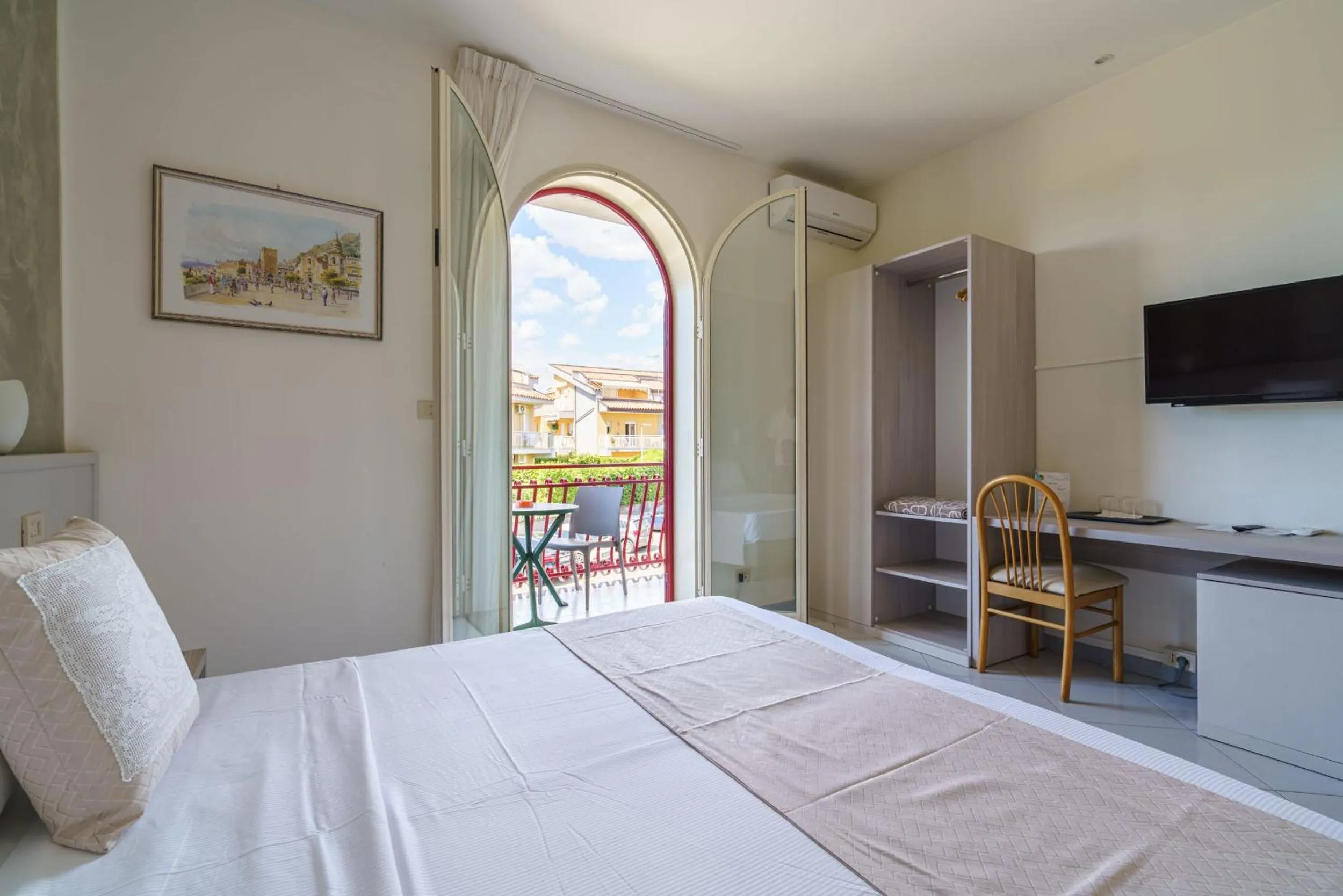 Photo of the whole room, Bed in Hotel Alexander