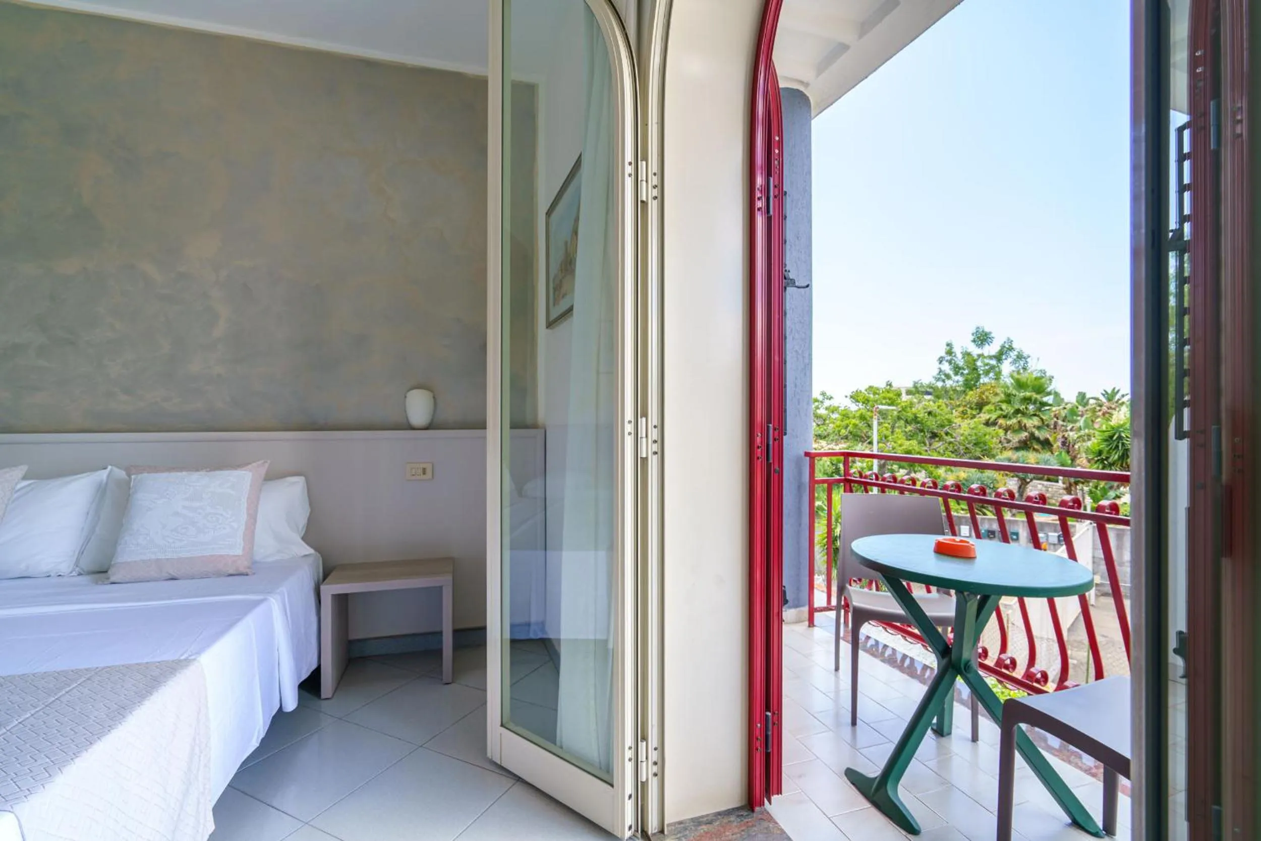 Photo of the whole room, Bed in Hotel Alexander