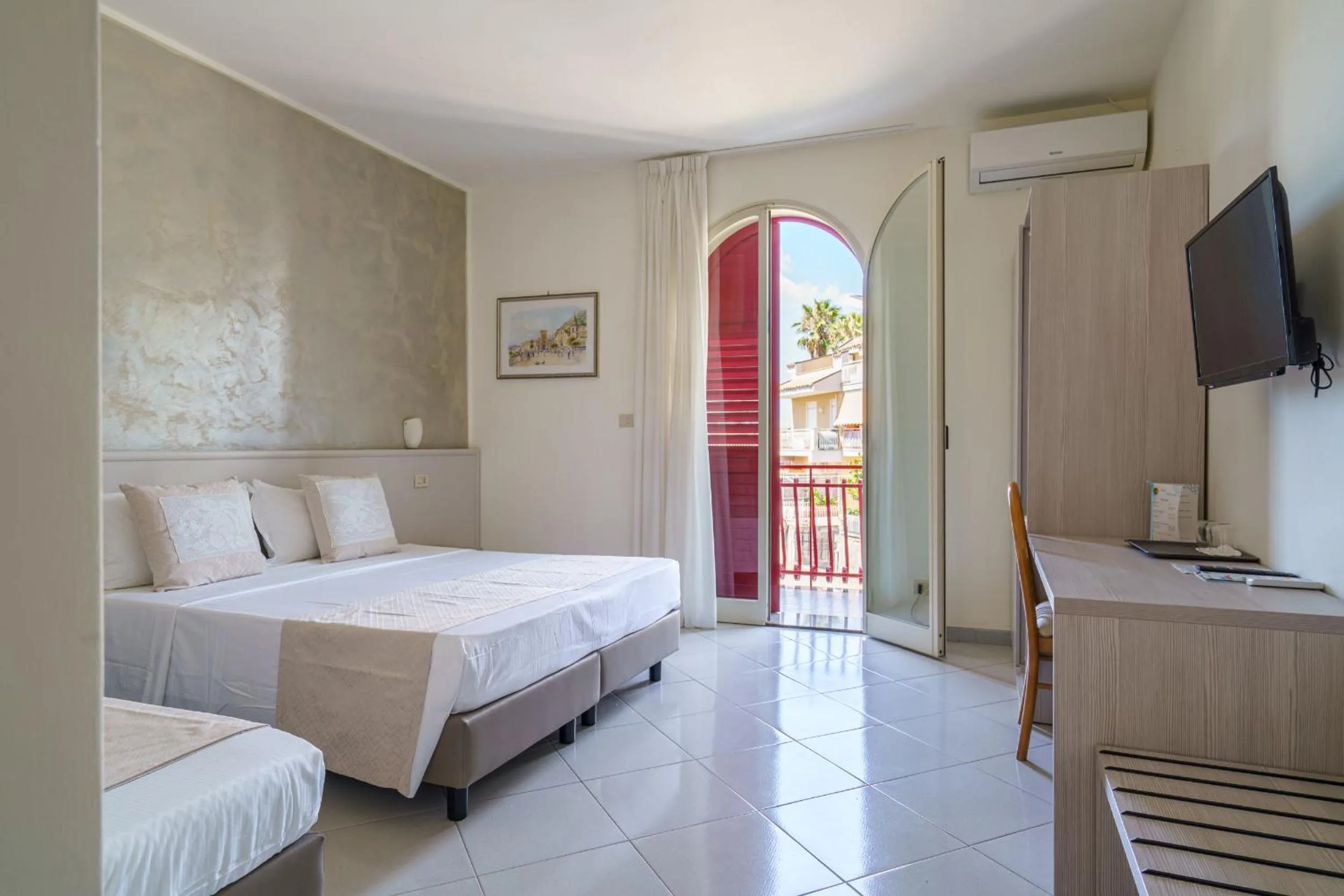 Photo of the whole room, Bed in Hotel Alexander